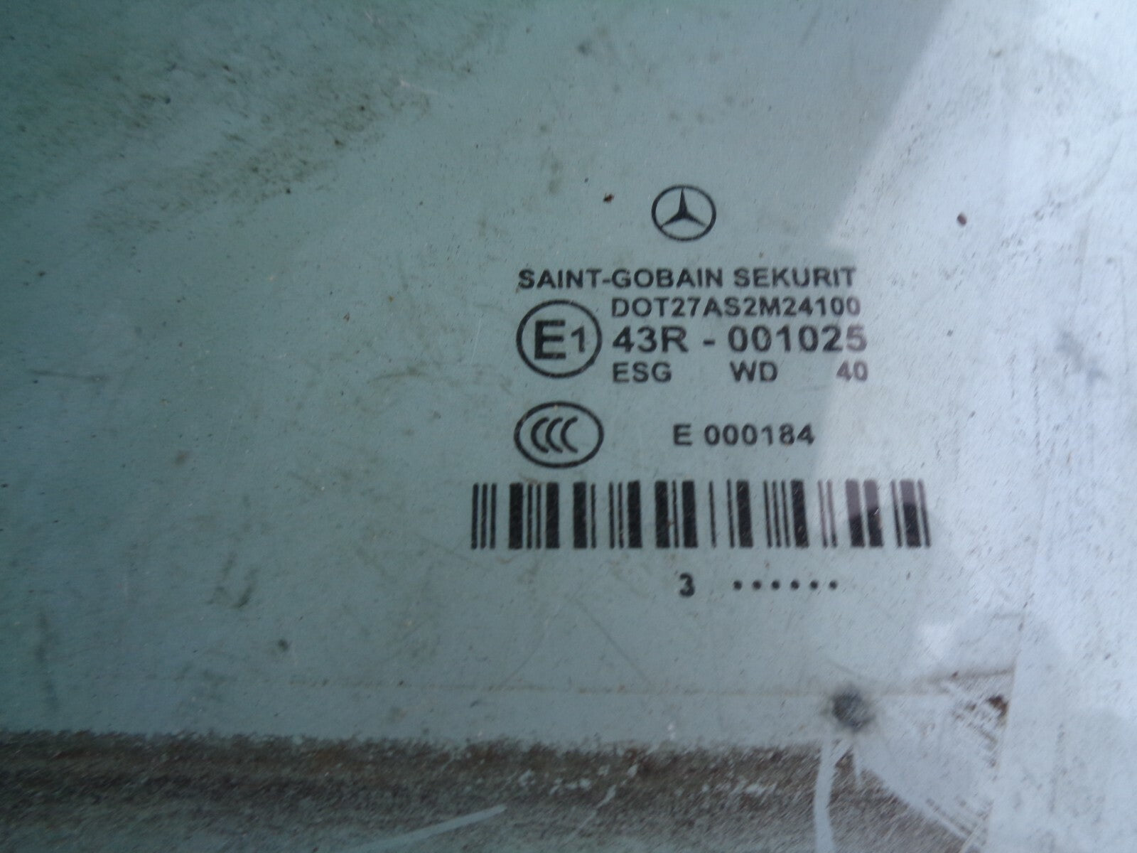 MERCEDES BENZ E CLASS E211 NSF PASSENGER SIDE FRONT DOOR WINDOW GLASS