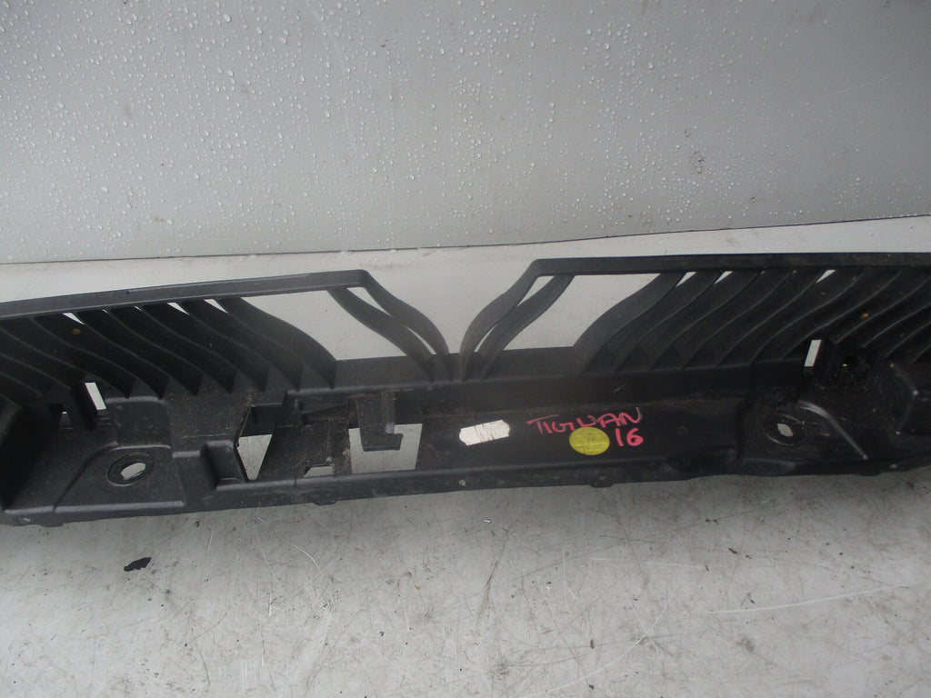 VW TIGUAN 2016 REAR BUMPER MOUNTING SUPPORT BRACKET 5NA807863