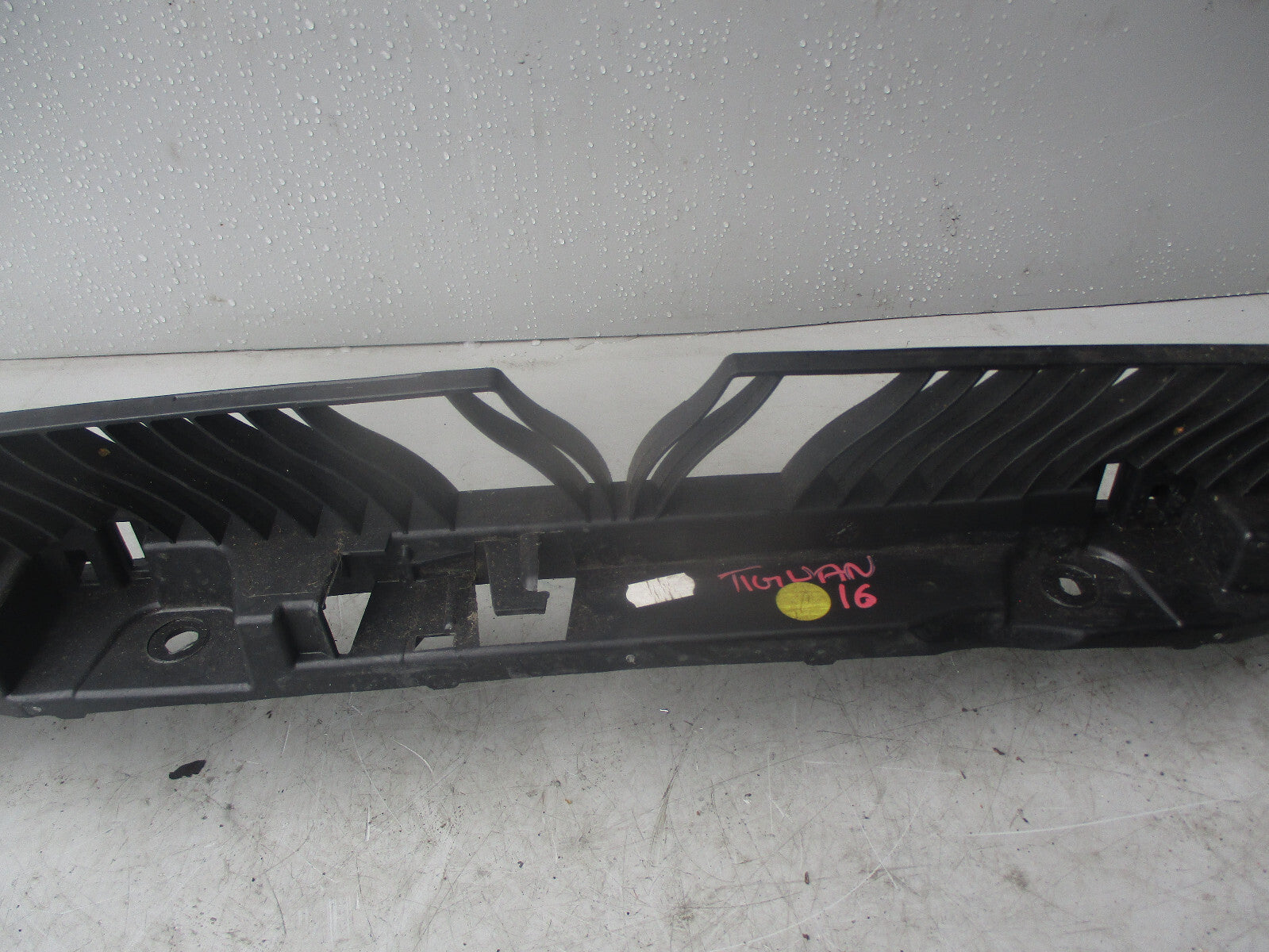 VW TIGUAN 2016 REAR BUMPER MOUNTING SUPPORT BRACKET 5NA807863