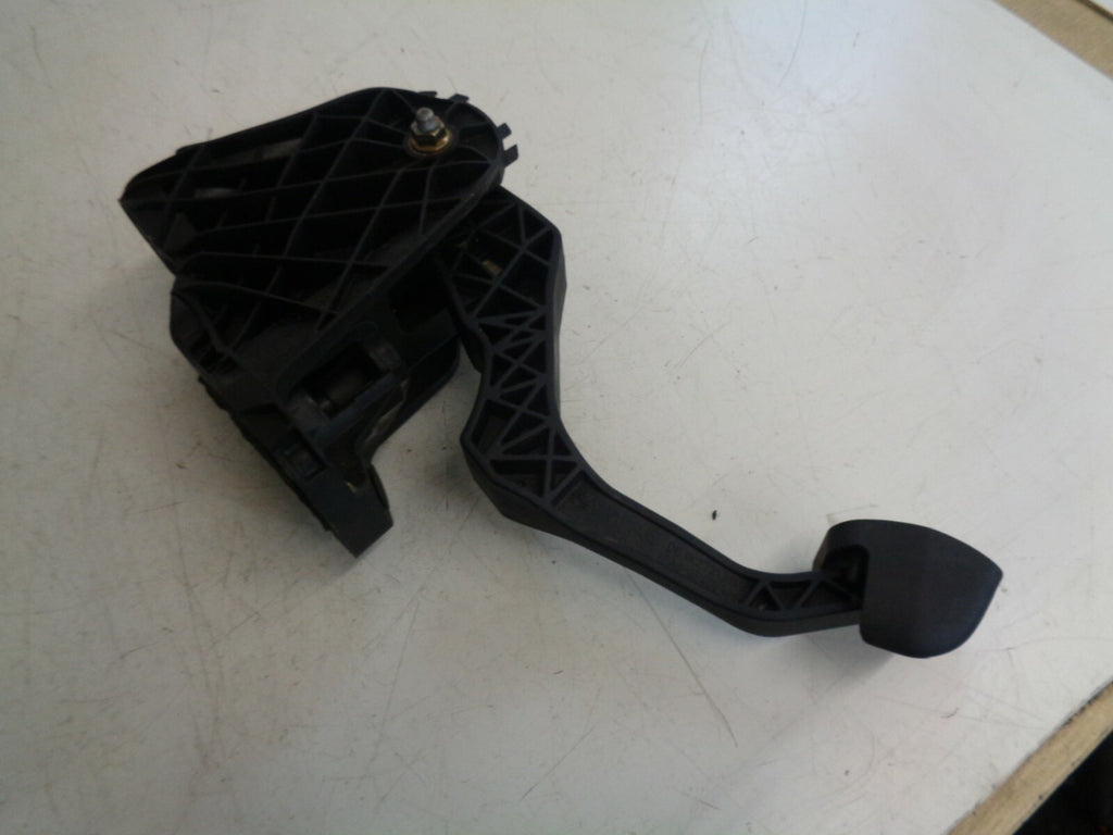 AUDI A3 8P VW GOLF MK5  CLUTCH PEDAL 1K2721059R