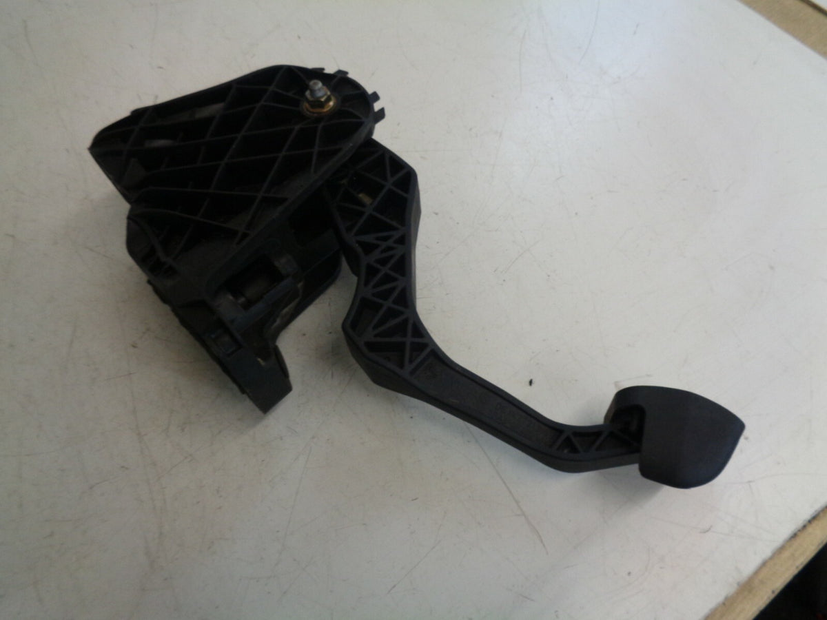 AUDI A3 8P VW GOLF MK5  CLUTCH PEDAL 1K2721059R