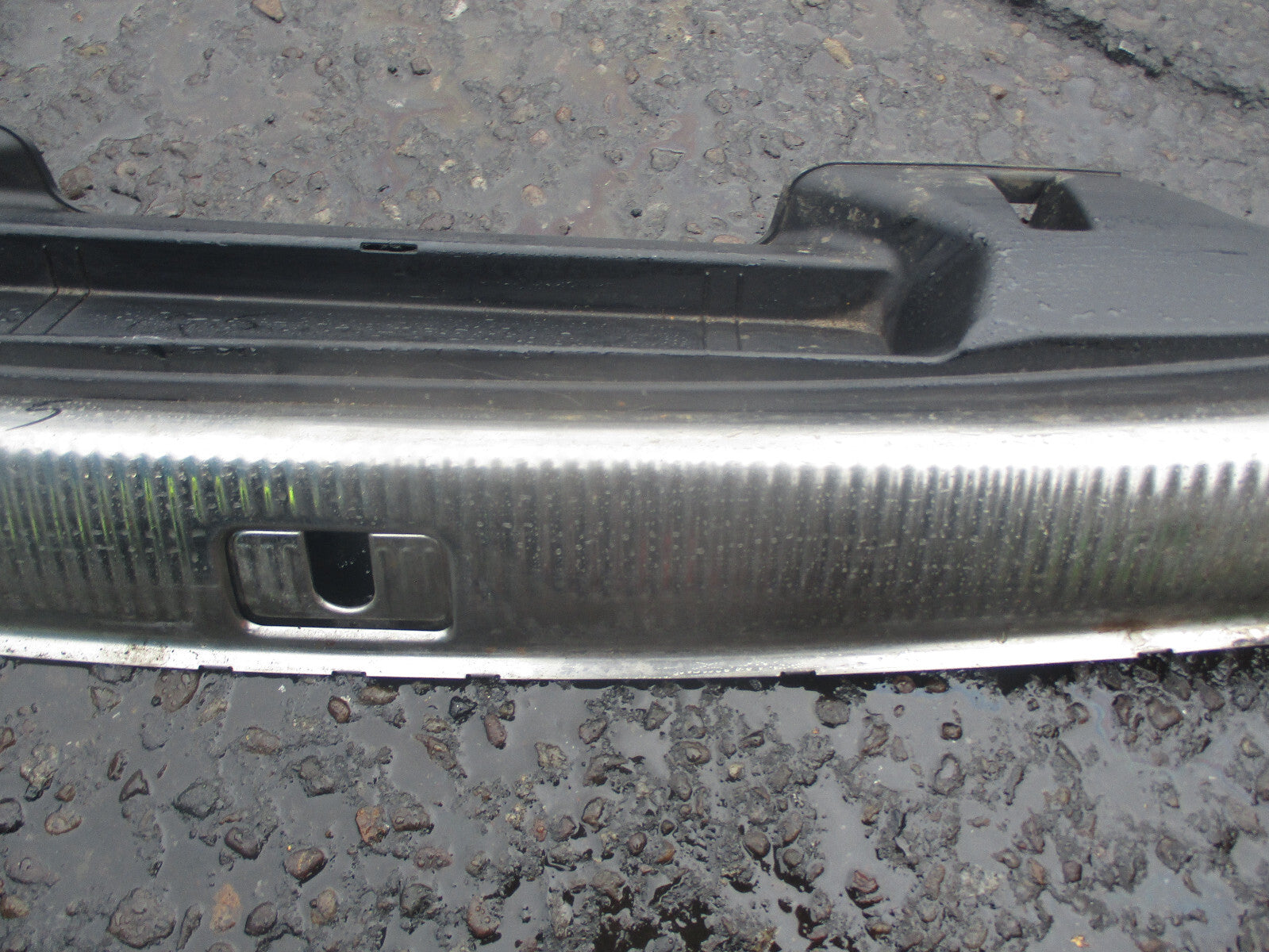 AUDI Q5 8R 2014 REAR TAILGATE BOOT CHROME TRIM 8R0864513C