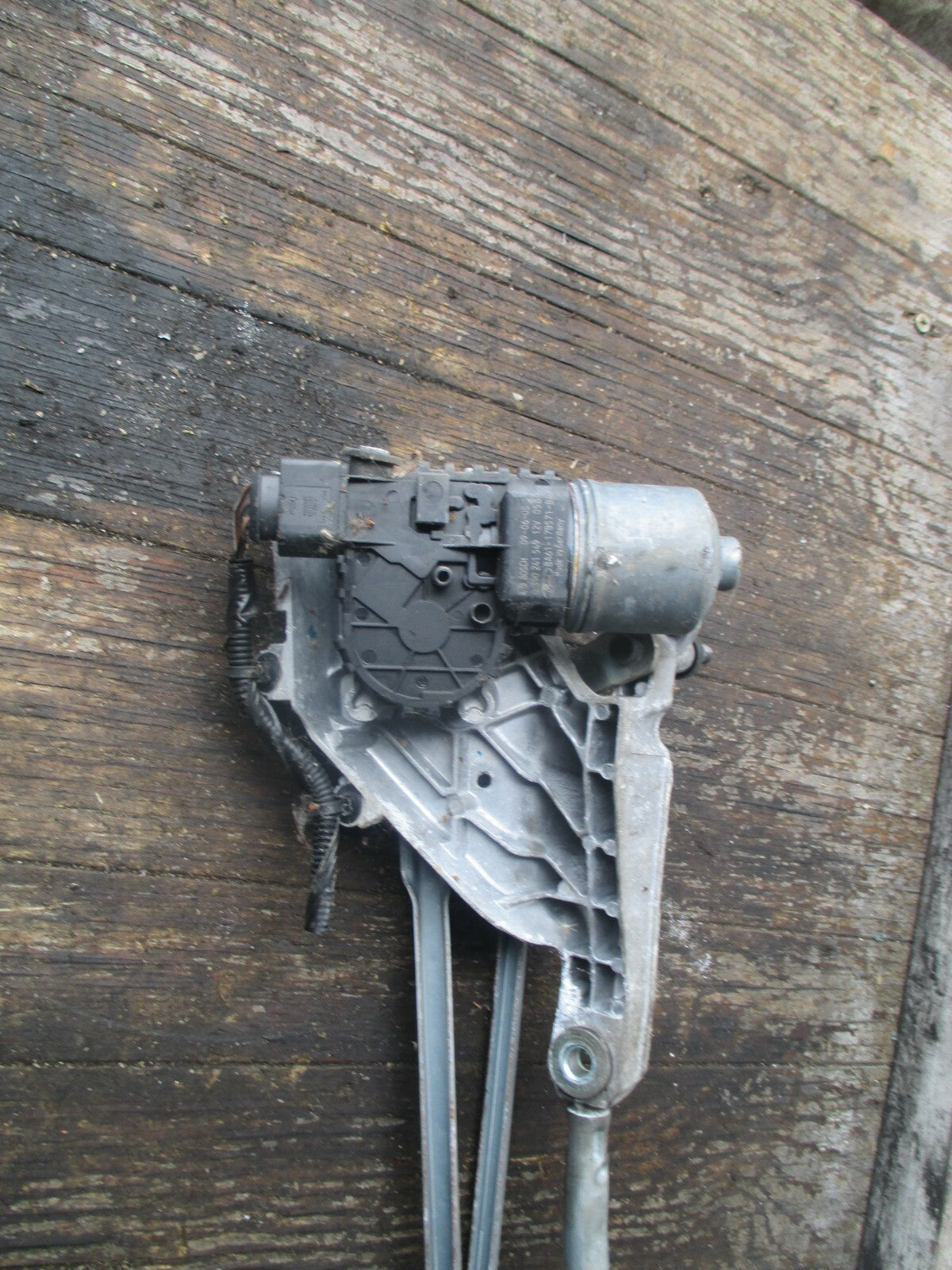 FORD FIESTA  2009 MK7 WINDSCREEN WIPER MOTOR WITH LINKAGE 3397021255
