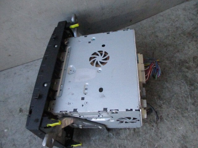 TOYOTA AVENSIS MK3 T270 2011 RADIO MEDIA PLAYER HEAD UNIT DAMAGED 8612020A80