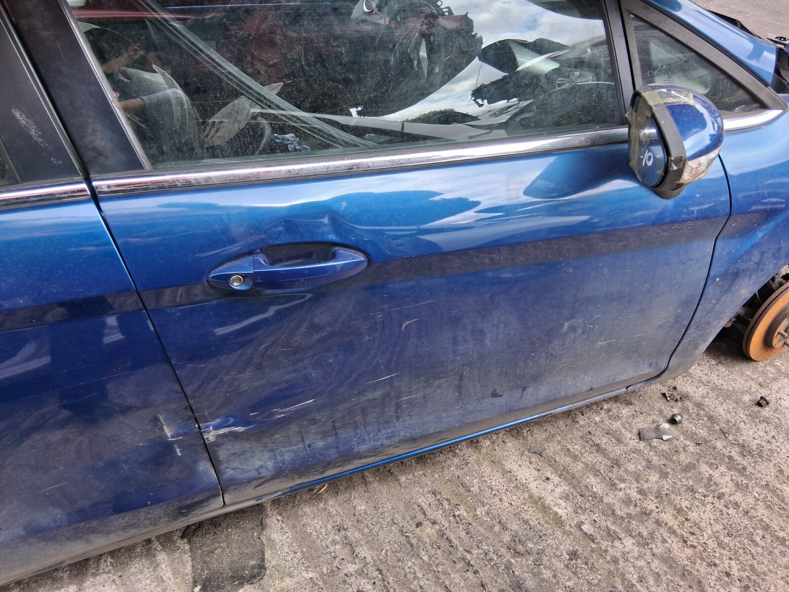 2010 FORD FIESTA MK7 OSF DRIVER SIDE FRONT RIGHT COMPLETE DOOR OCEAN BLUE