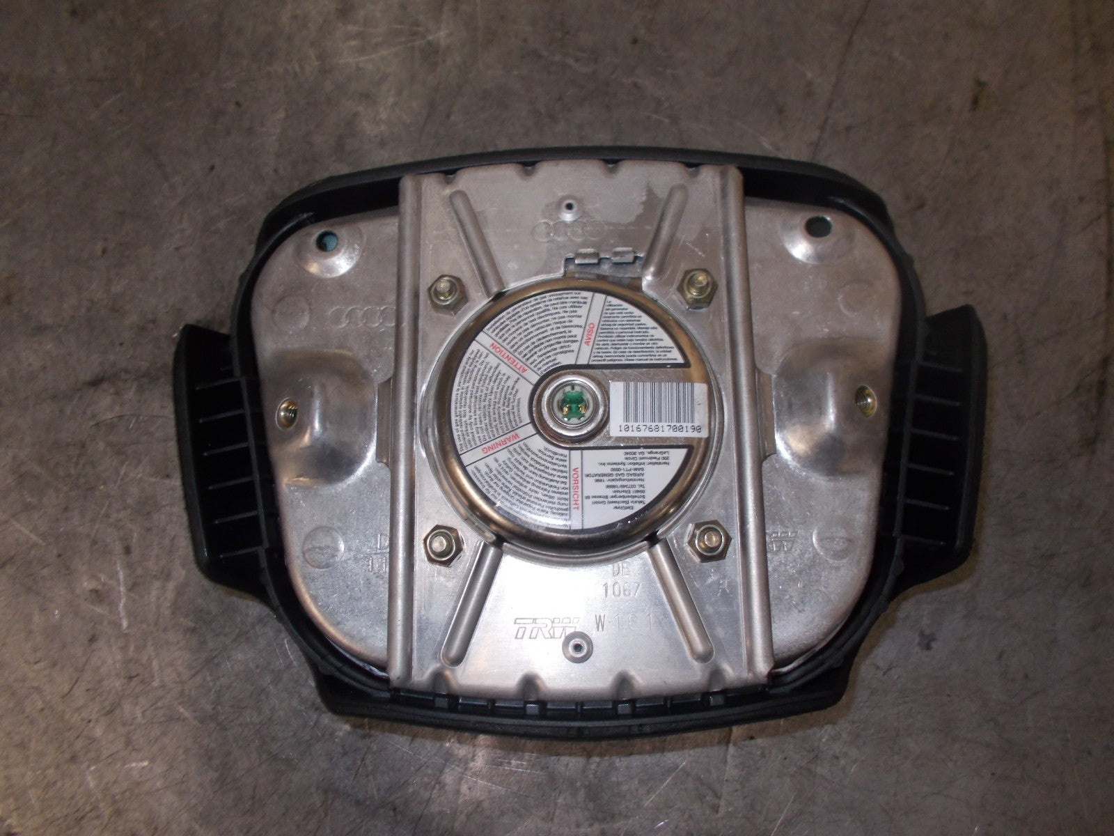 AUDI A8 1998 MK1 STEERING WHEEL AIRBAG 4B0880201 Q