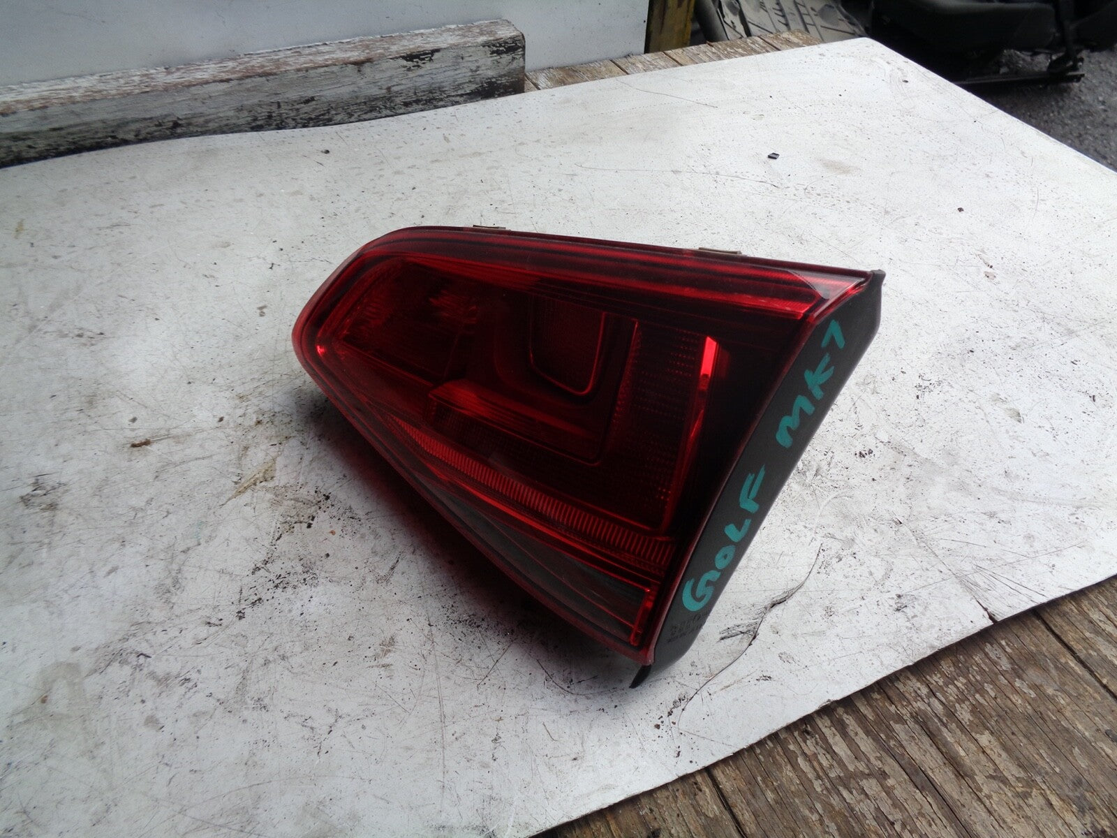 VW VOLKSWAGEN GOLF MK7 1.6 TDI 2015 DIVER OFF SIDE REAR LIGHT 5G0945094AD