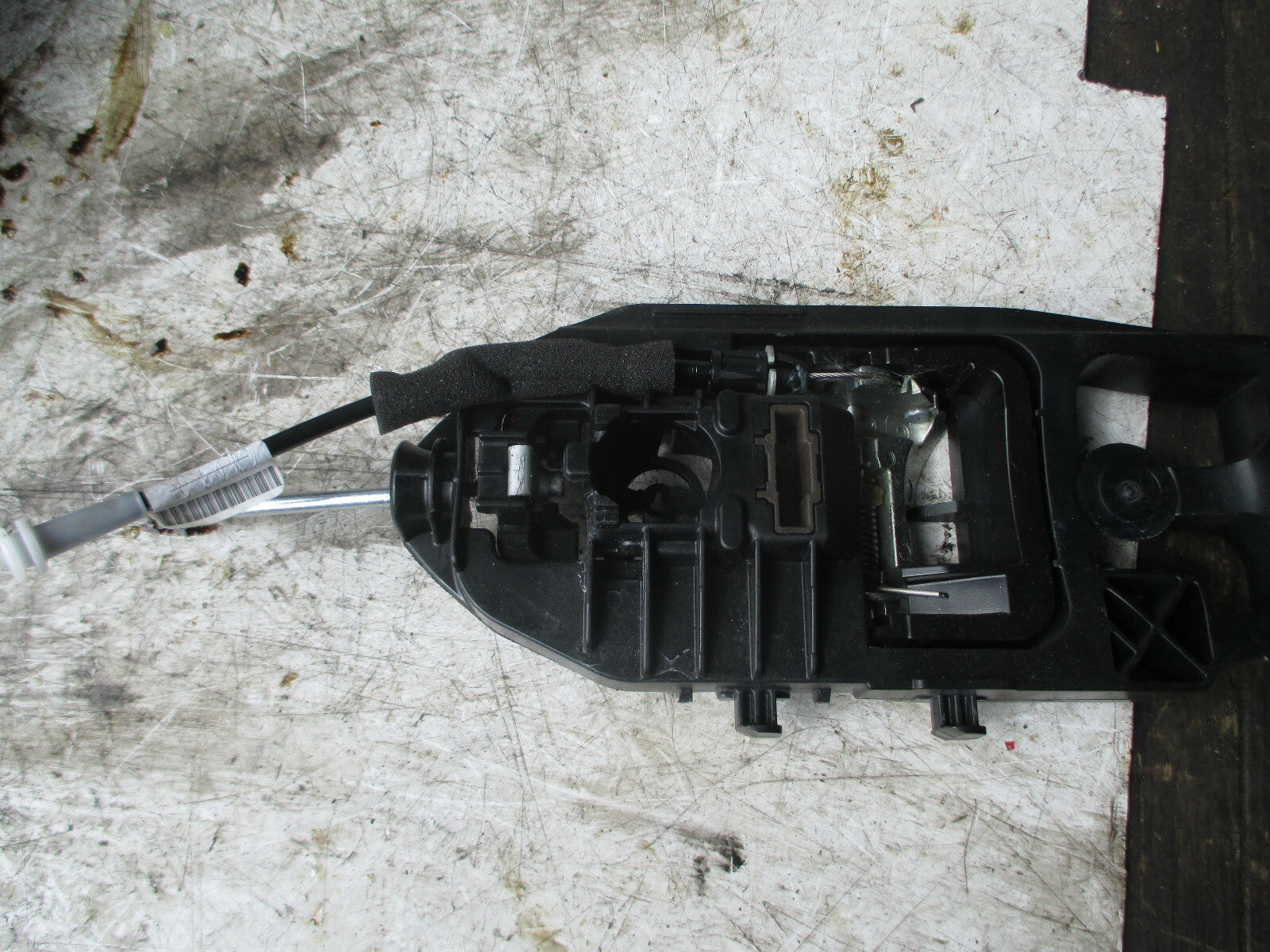 FORD GALAXY MK4 2020 OS DRIVER DOOR HANDLE BRACKET ASSEMBLY EM2B-R224N02-BC