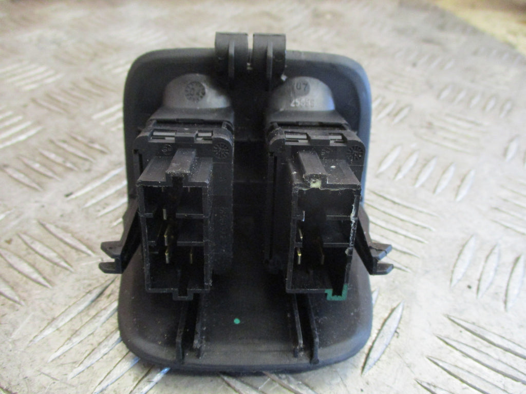 2006 1.6 HDI PEUGEOT 206 DRIVER RIGHT FRONT WINDOW SWITCH TWO WAY 25858