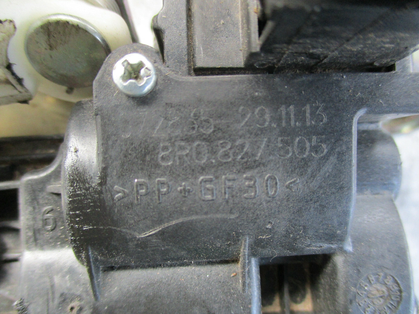 AUDI A3 8V MK3 TAILGATE BOOTLID BOOT LOCK CATCH MECH 8R0827505