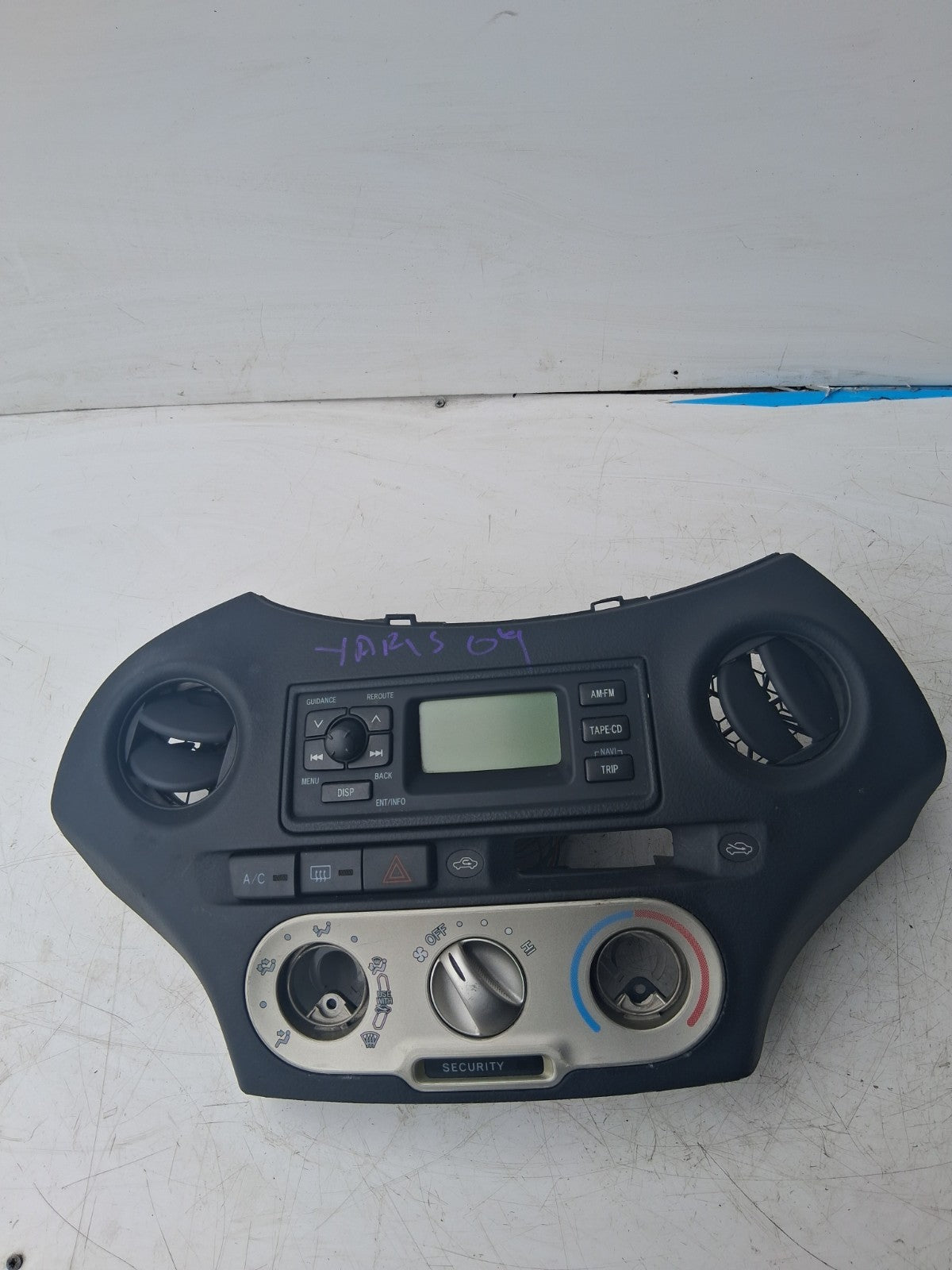2004 TOYOTA YARIS HEAD UNIT DISPLAY SCREEN + HEATER CONTROL PANEL 861100D040