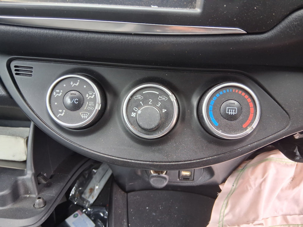 TOYOTA YARIS MK3 2019 HEATER AC CLIMATE CONTROL SWITCH PANEL