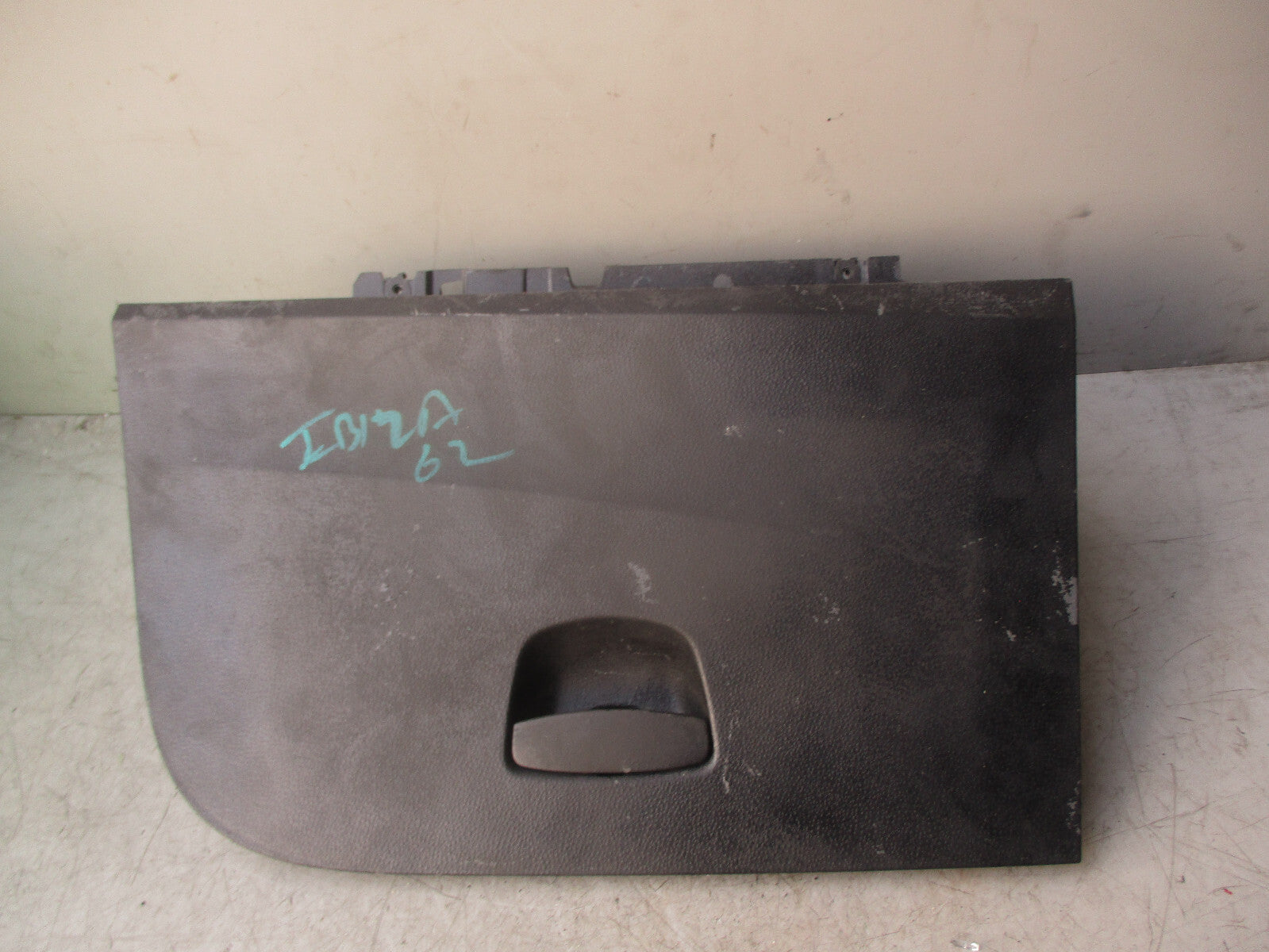 2012 SEAT IBIZA 6J STORAGE GLOVE BOX COMPARTMENT DASHBOARD 6J2857103