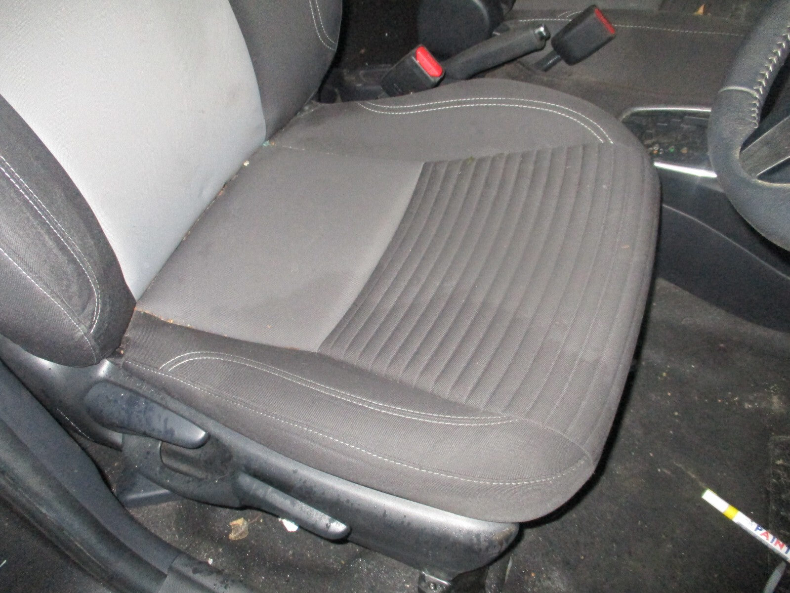 TOYOTA YARIS MK3 2018 OSF DRIVER SIDE FRONT COMPLETE SEAT FABRIC