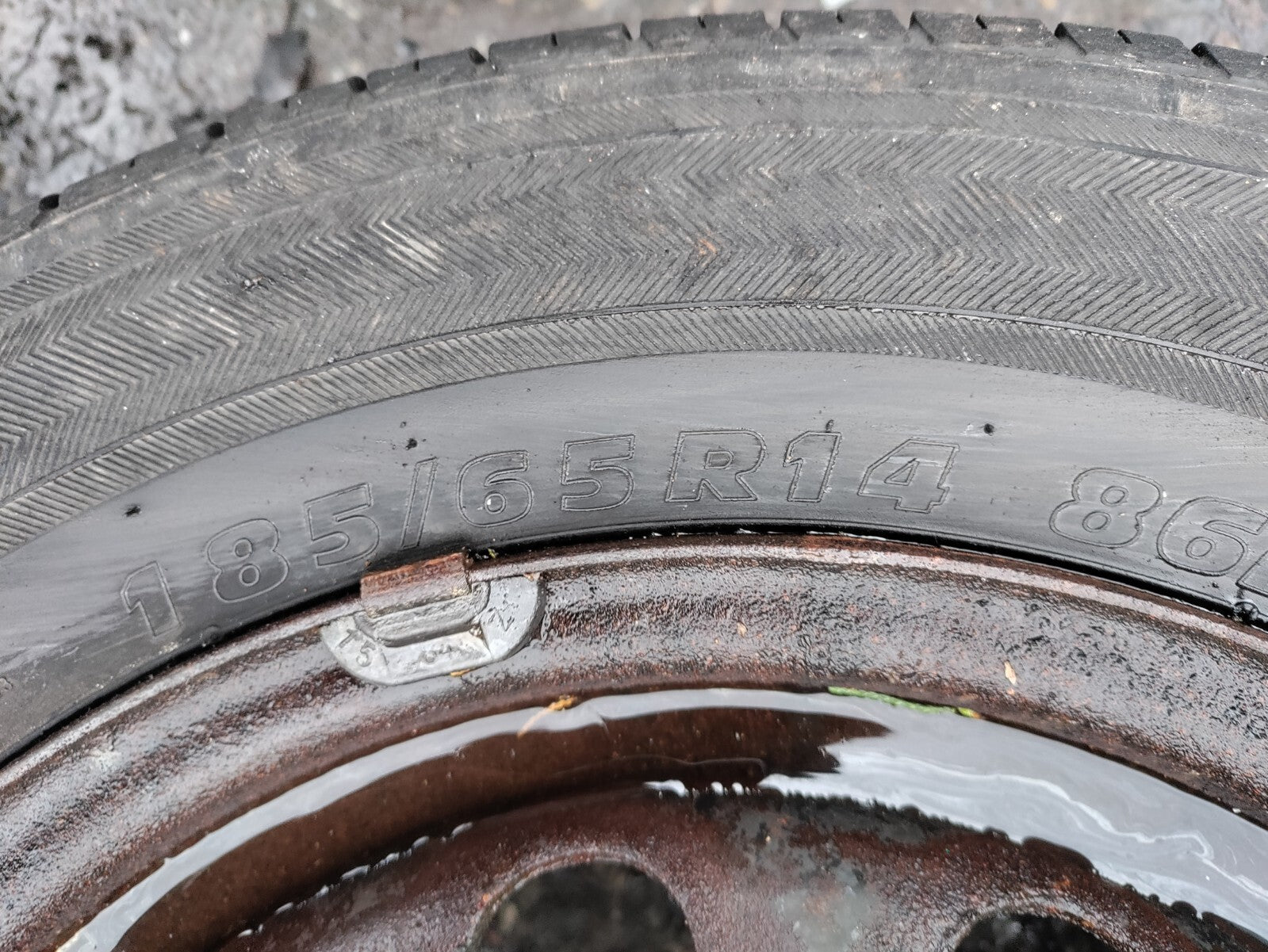 2002 FORD FOCUS MK1 14 INCH STEEL WHEEL WITH TYRE 185/65R14 REF 1