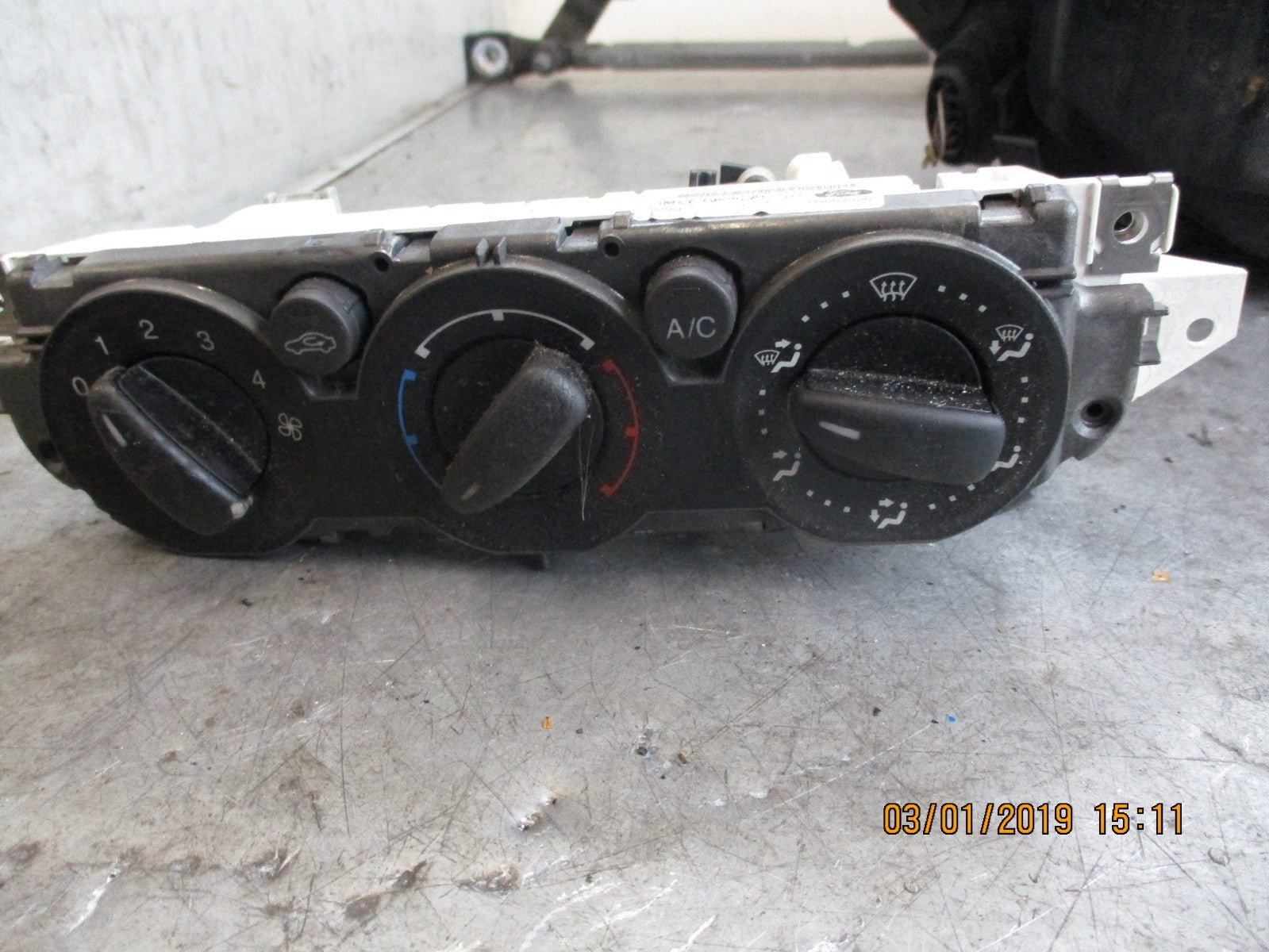 FORD FOCUS MK2 HEATER AC AIR CON CLIMATE CONTROL PANEL 3M5T 19980 AD