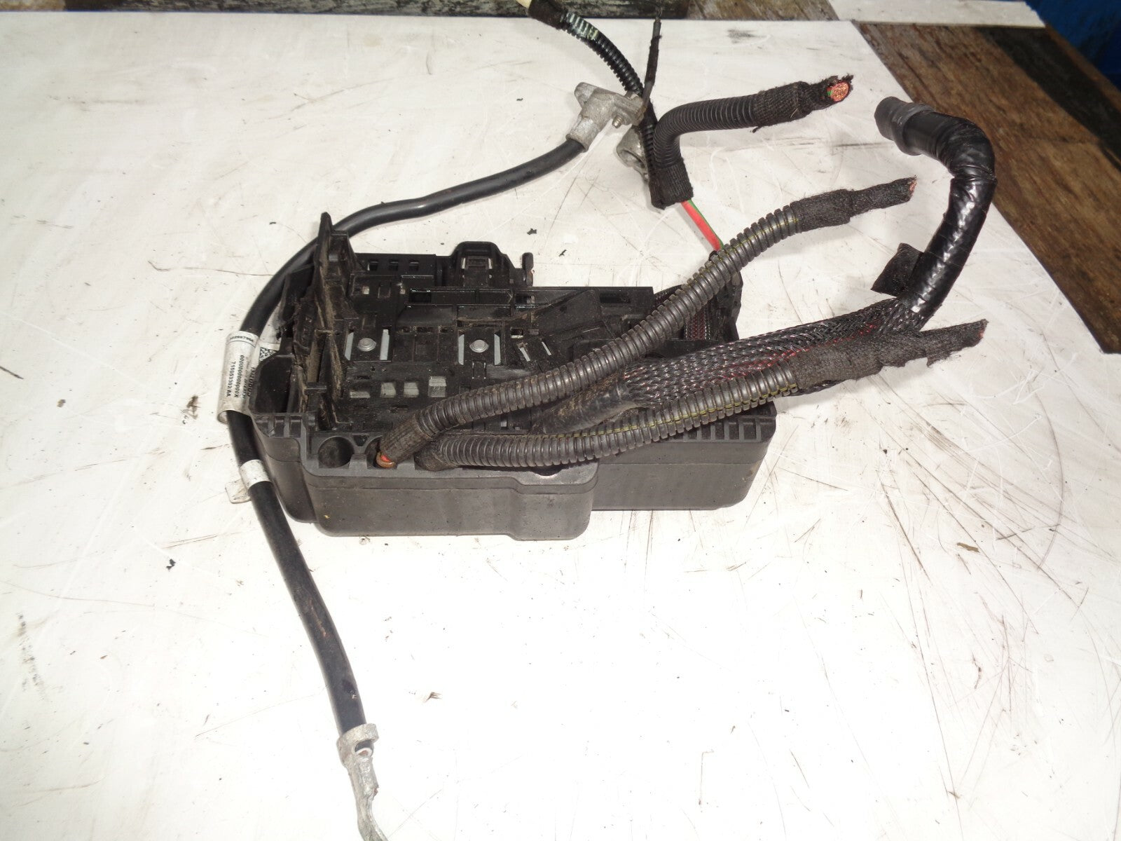 VAUXHALL CORSA E 2018 1.4 PETROL BATTERY TERMINAL FUSE BOX AND COVER 13491092