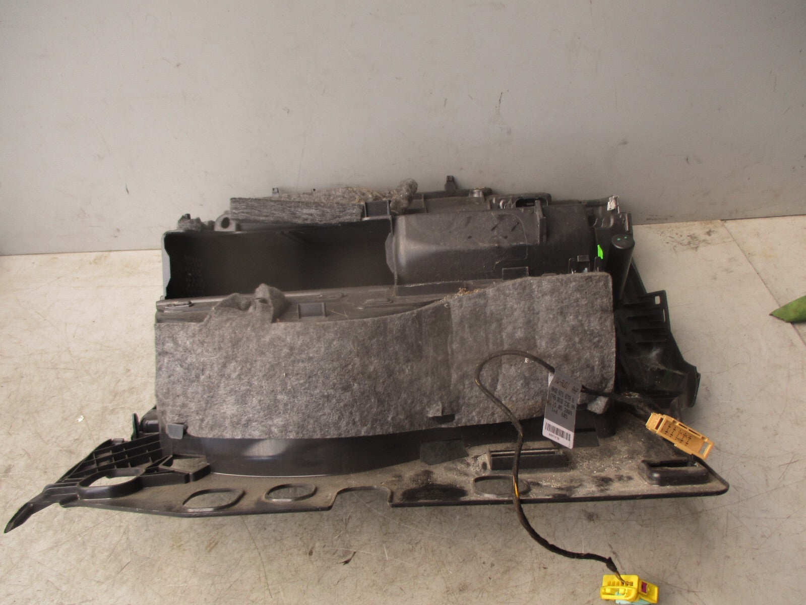 2011 AUDI A5 8T GLOVE BOX STORAGE COMPARTMENT 8K2857035C