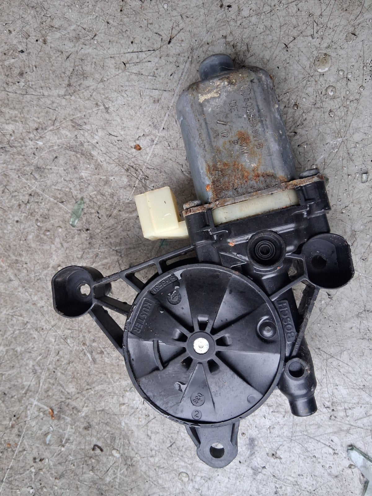 2013 VW GOLF MK7 NSF PASSENGER SIDE FRONT LEFT WINDOW MOTOR 5Q0959801