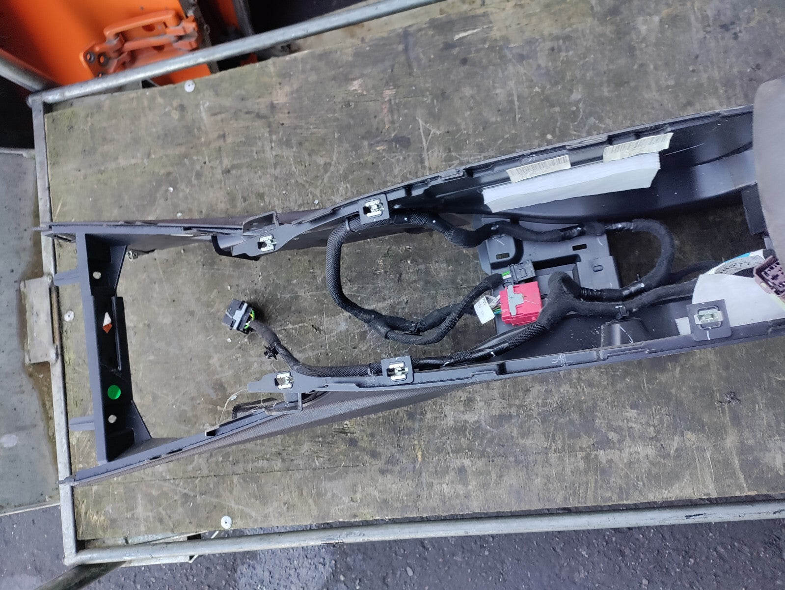 2019 CITROEN C4 CENTRE CONSOLE WITH LEATHER ARMREST VENTS