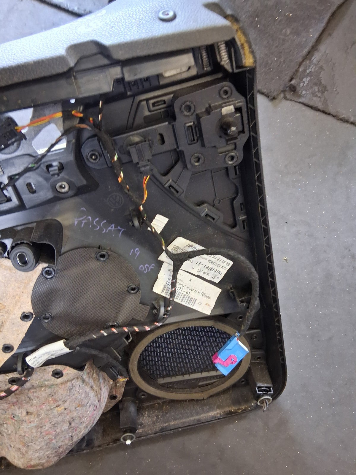 2019 VW VOLKSWAGEN PASSAT B8 OSF DRIVER SIDE FRONT RIGHT DOOR CARD