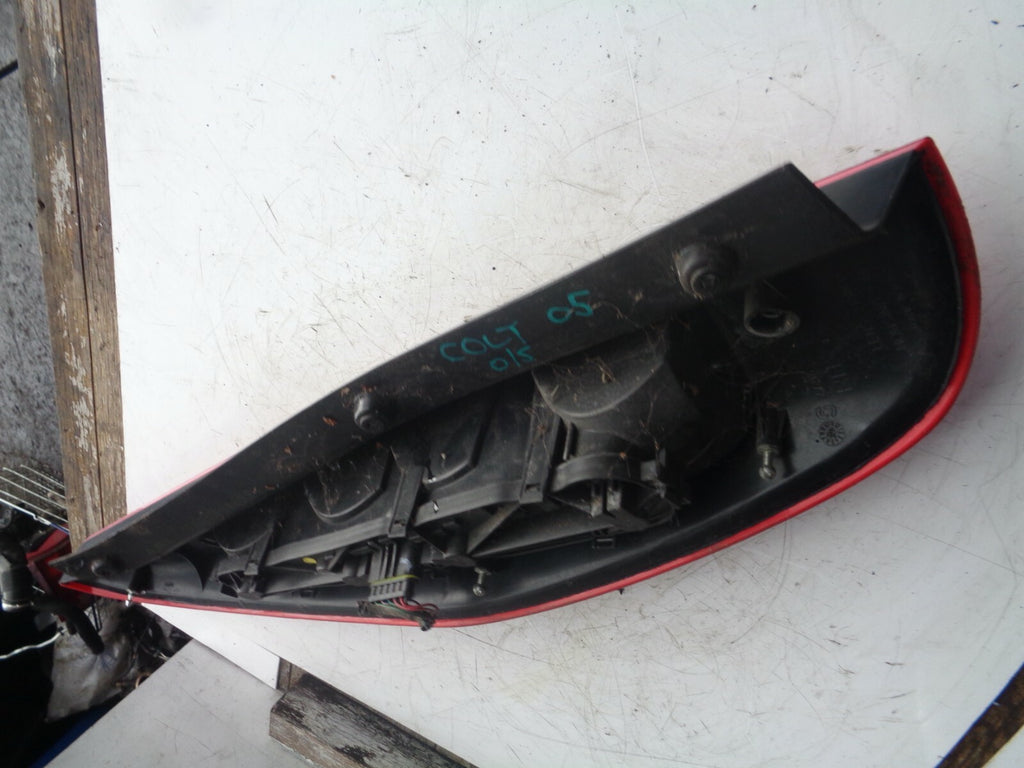 MITSUBISHI COLT MK6 2005 DRIVER OFF SIDE REAR LIGHT mr957376