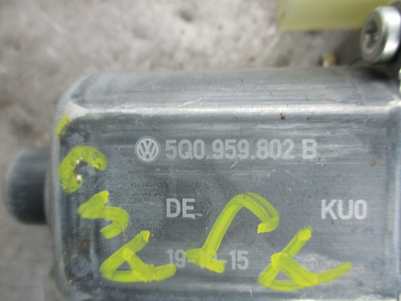 AUDI A3 8V MK3 5 DOOR OSF DRIVER SIDE FRONT WINDOW MOTOR 5Q0959802B