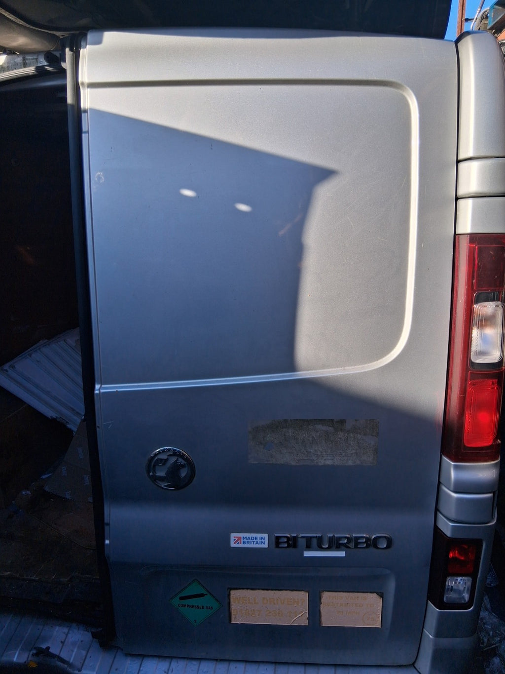 2017 VAUXHALL VIVARO MK2 OSR DRIVER SIDE REAR RIGHT COMPLETE DOOR SILVER L193