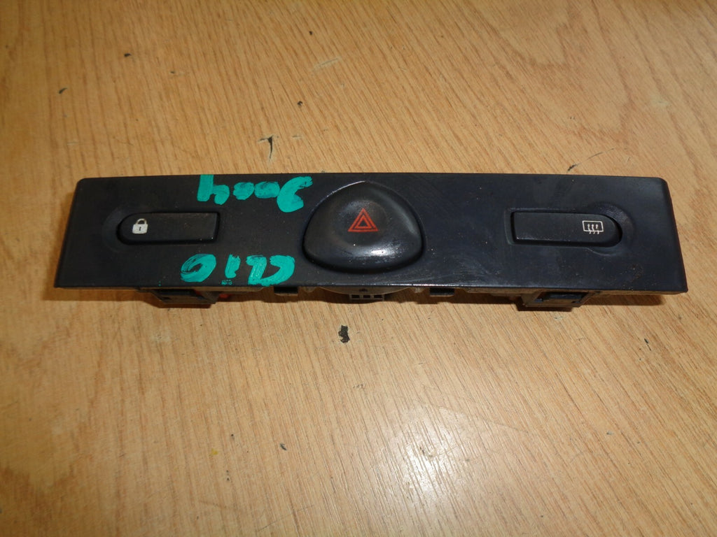 RENAULT CLIO MK2 2004 HAZARD WARNING DEMISTER SWITCH PANEL TRIM