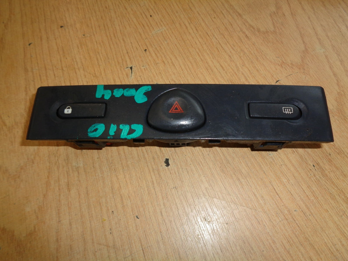 RENAULT CLIO MK2 2004 HAZARD WARNING DEMISTER SWITCH PANEL TRIM