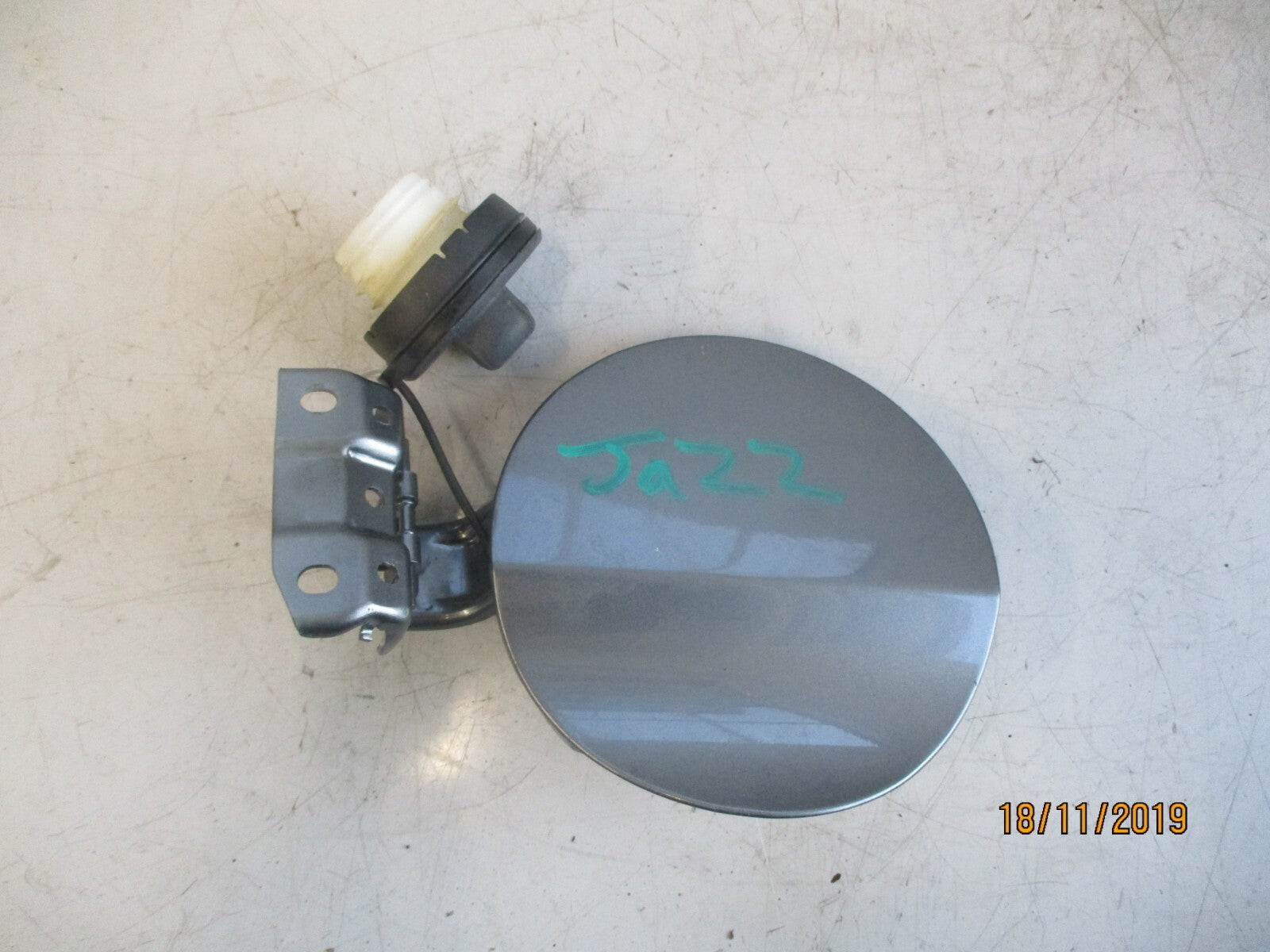 HONDA JAZZ MK4 2018 PETROL FUEL FLAP DOOR SCREW CAP METAL COVER GREY