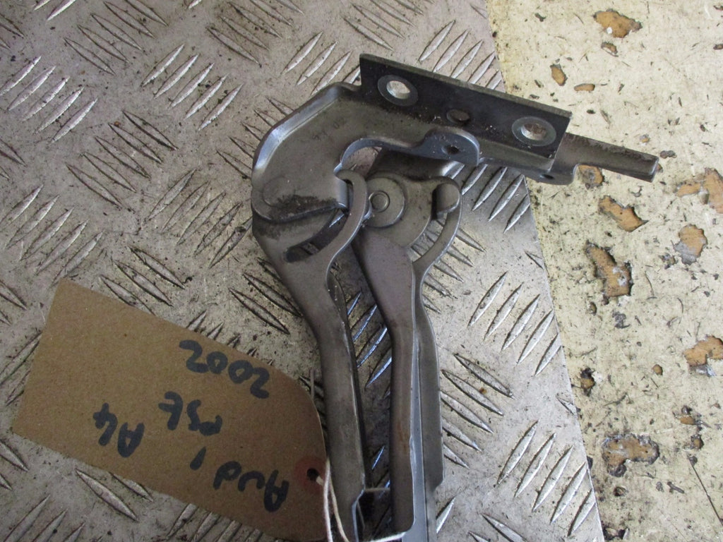 AUDI A4 AVANT 2002 FRONT ENGINE BAY BONNET HINGES 2 X HINGE SET