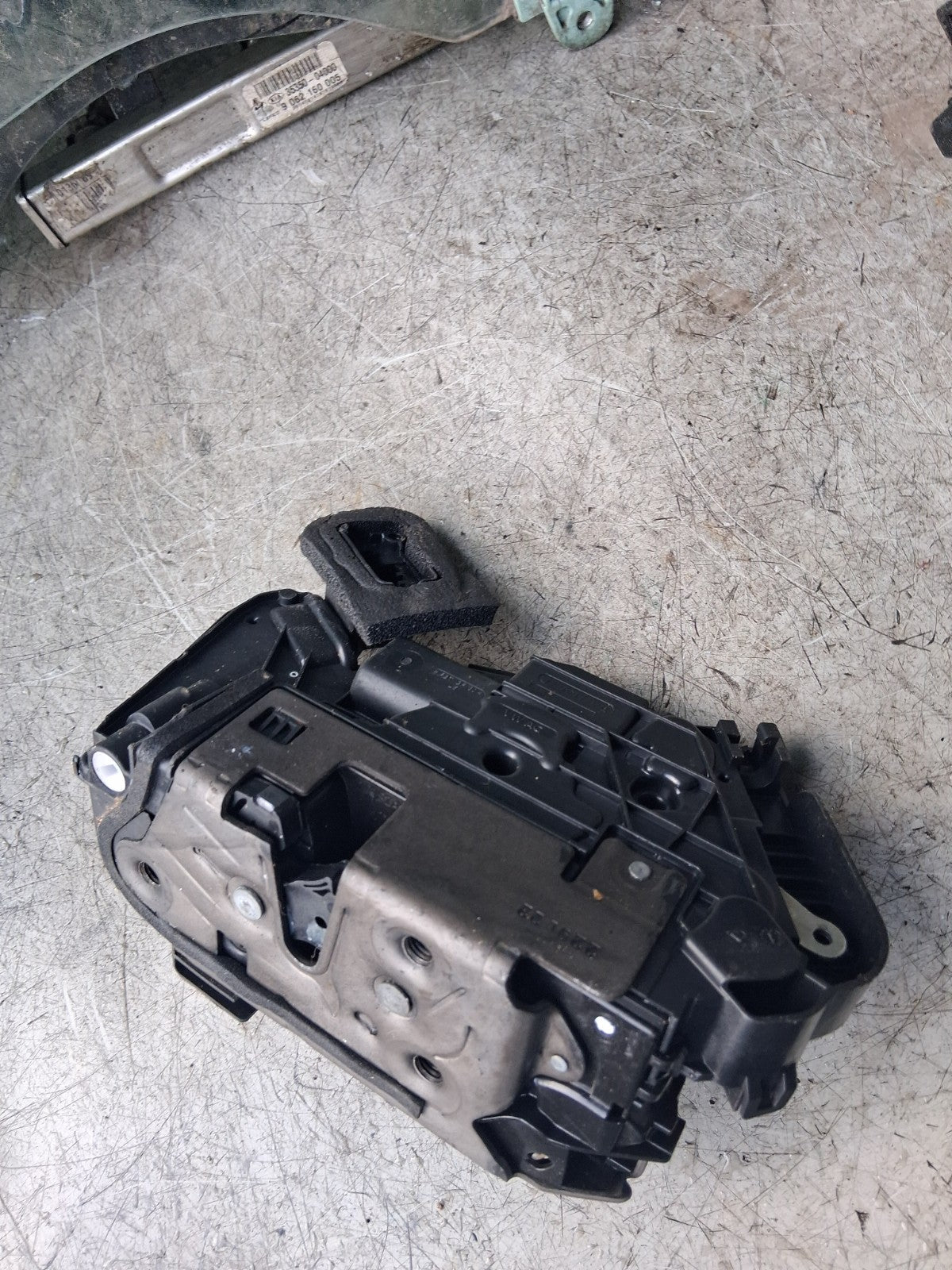 2023 VW VOLKSWAGEN TIGUAN NSF PASSENGER SIDE FRONT DOOR LOCK MECHANISM