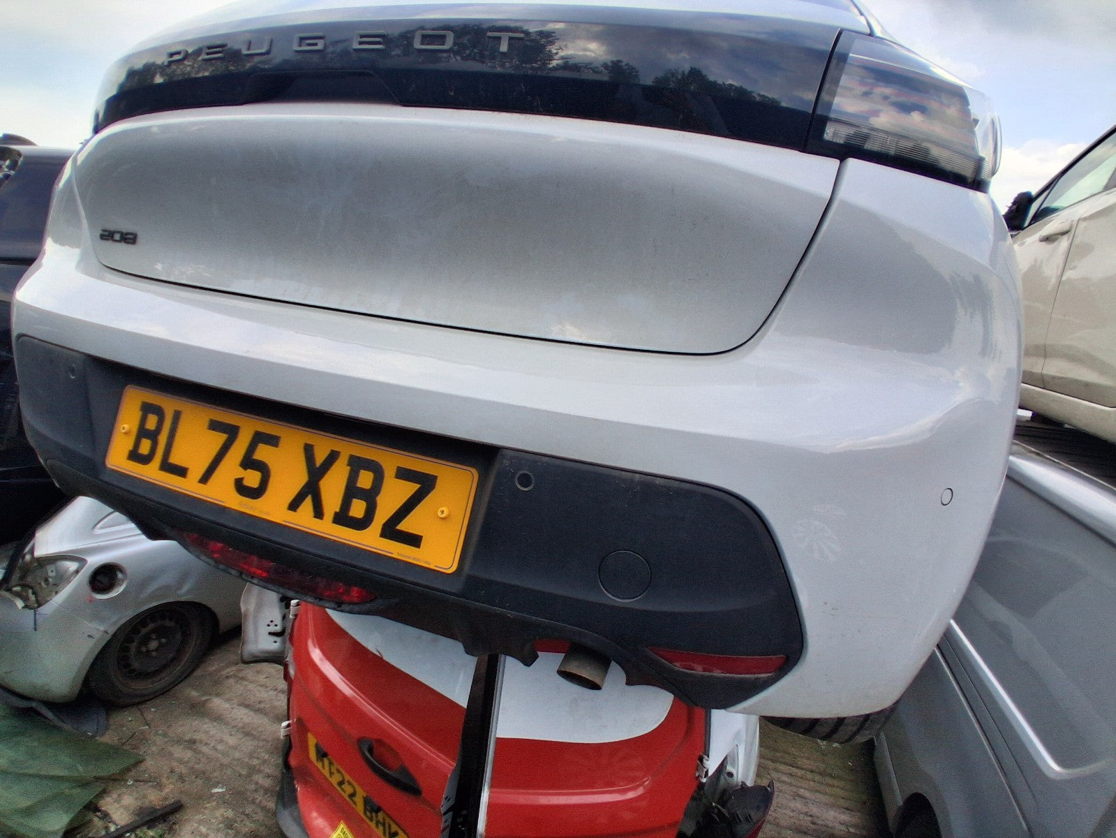 2025 PEUGEOT 208 MK2 FACELIFT REAR COMPLETE BUMPER PDC SENSORS WHITE OKENITE ESU