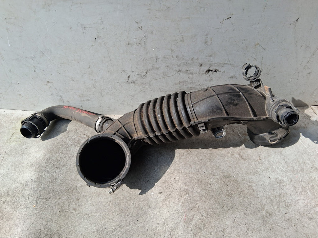 2015 BMW 3 SERIES F30 ESTATE 2.0 DIESEL AIR INTAKE PIPE HOUSING PIPE 586509