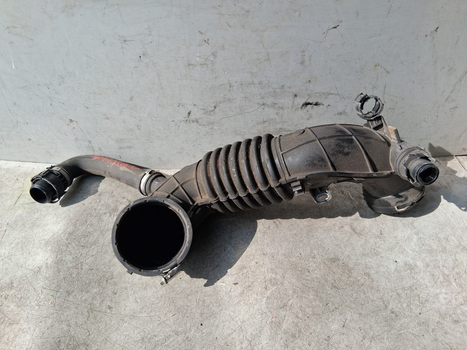 2015 BMW 3 SERIES F30 ESTATE 2.0 DIESEL AIR INTAKE PIPE HOUSING PIPE 586509