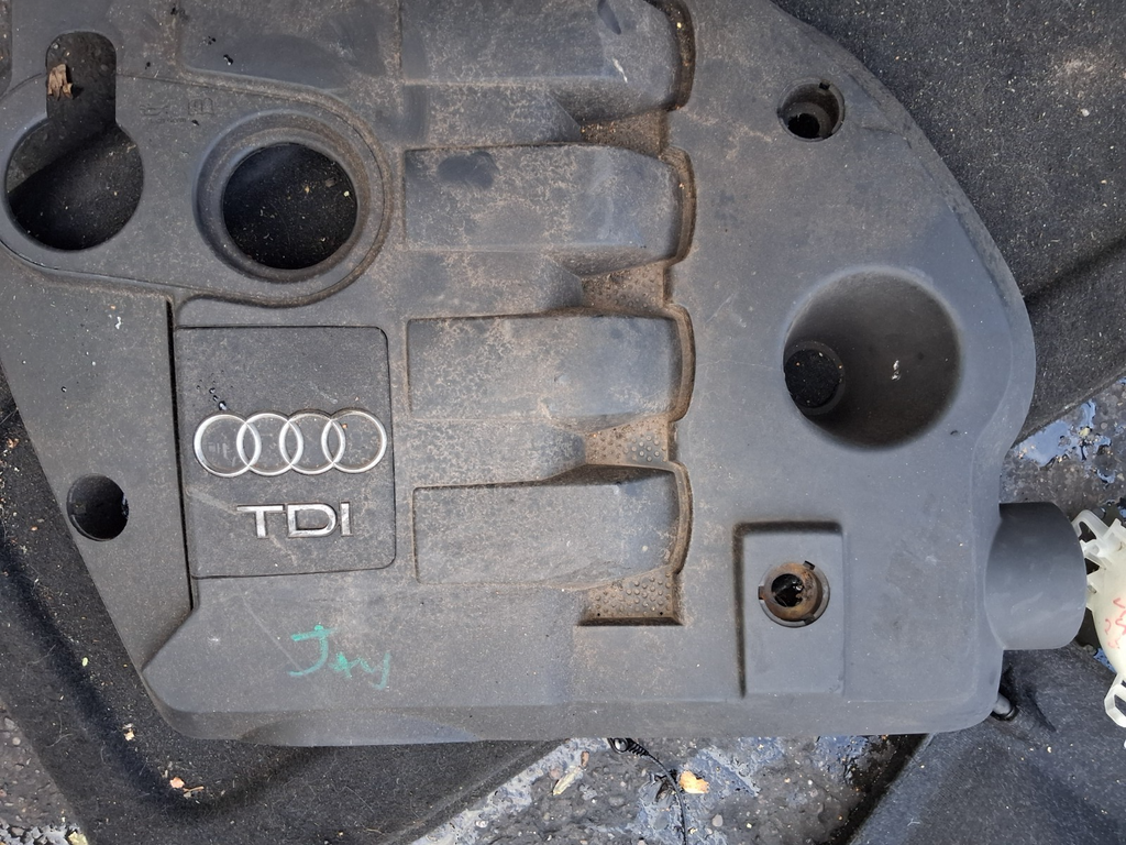 2007 AUDI A4 B7 ENGINE COVER TOP LID BLACK