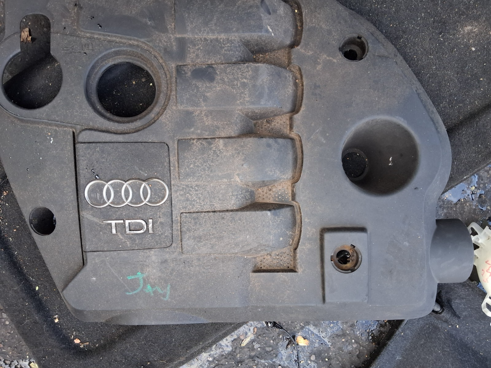 2007 AUDI A4 B7 ENGINE COVER TOP LID BLACK