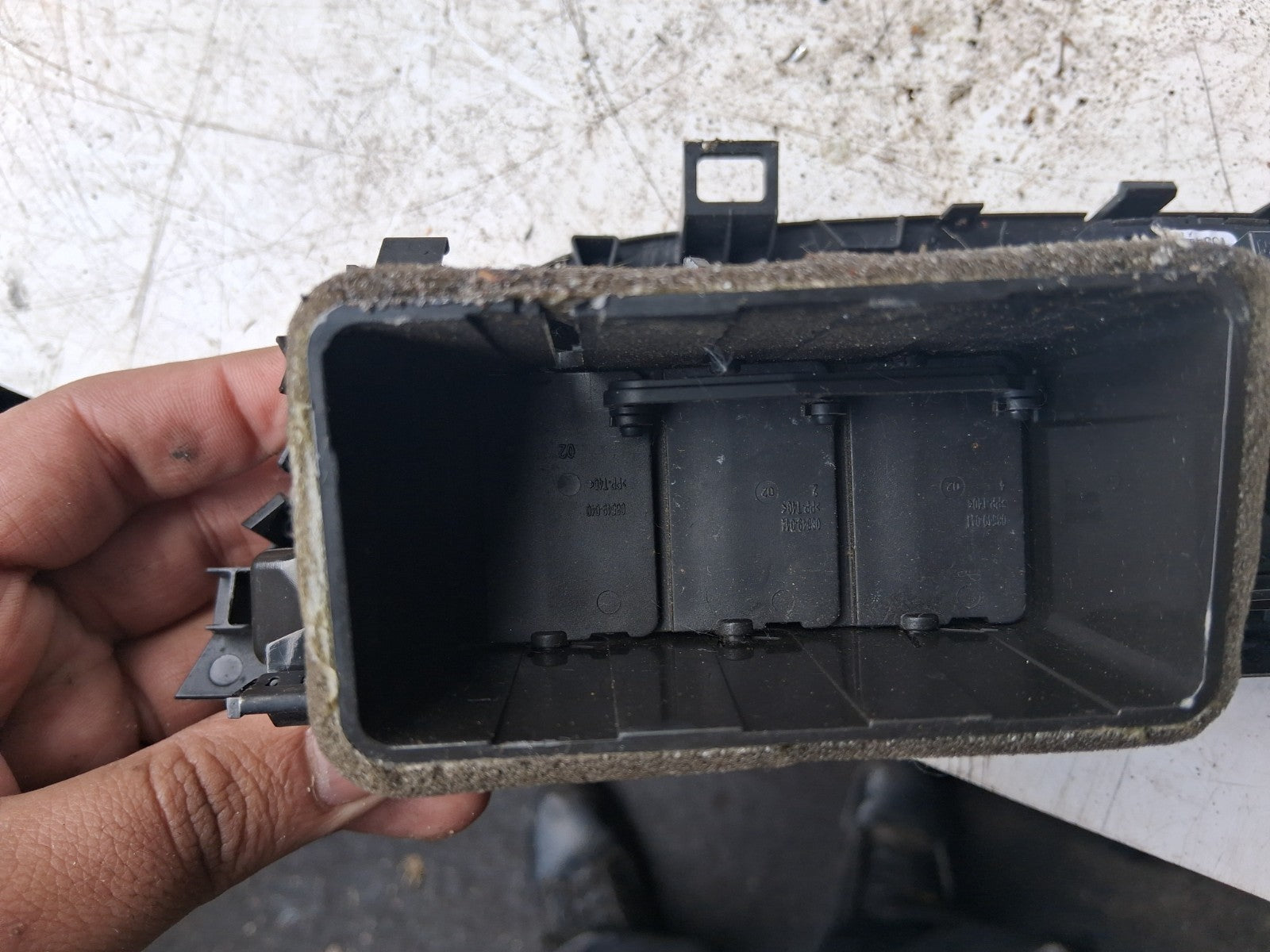 2016 VAUXHALL CORSA E FRONT DASH CENTER BOTH AIR VENT WITH HAZARD SWITCH