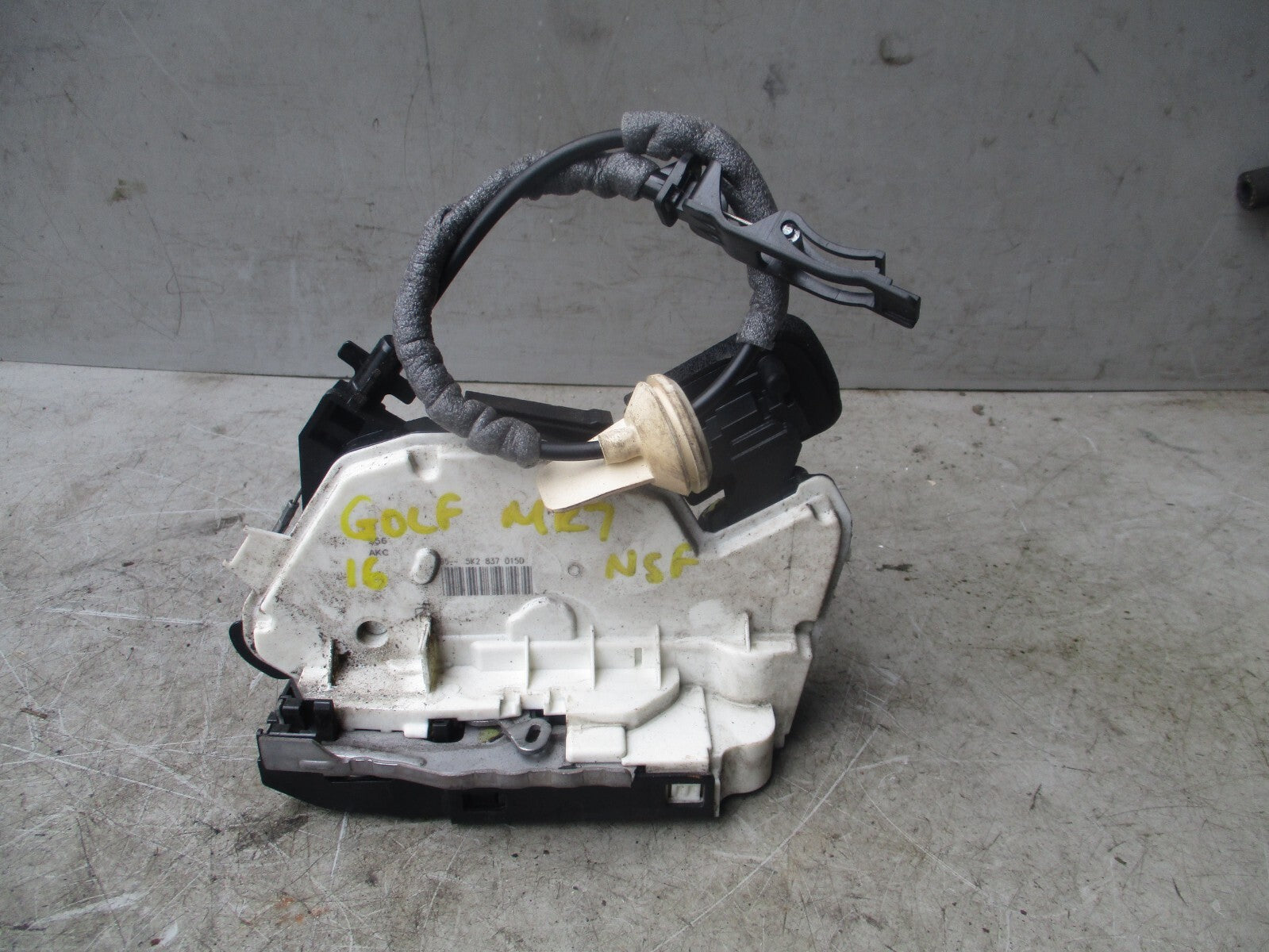 2016 VW VOLKSWAGEN GOLF MK7 NSF PASSENGER SIDE FRONT DOOR LOCK MECH 5K2837015D