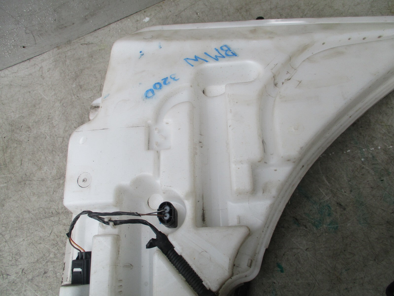 BMW 3200 WASHER BOTTLE 105435-12