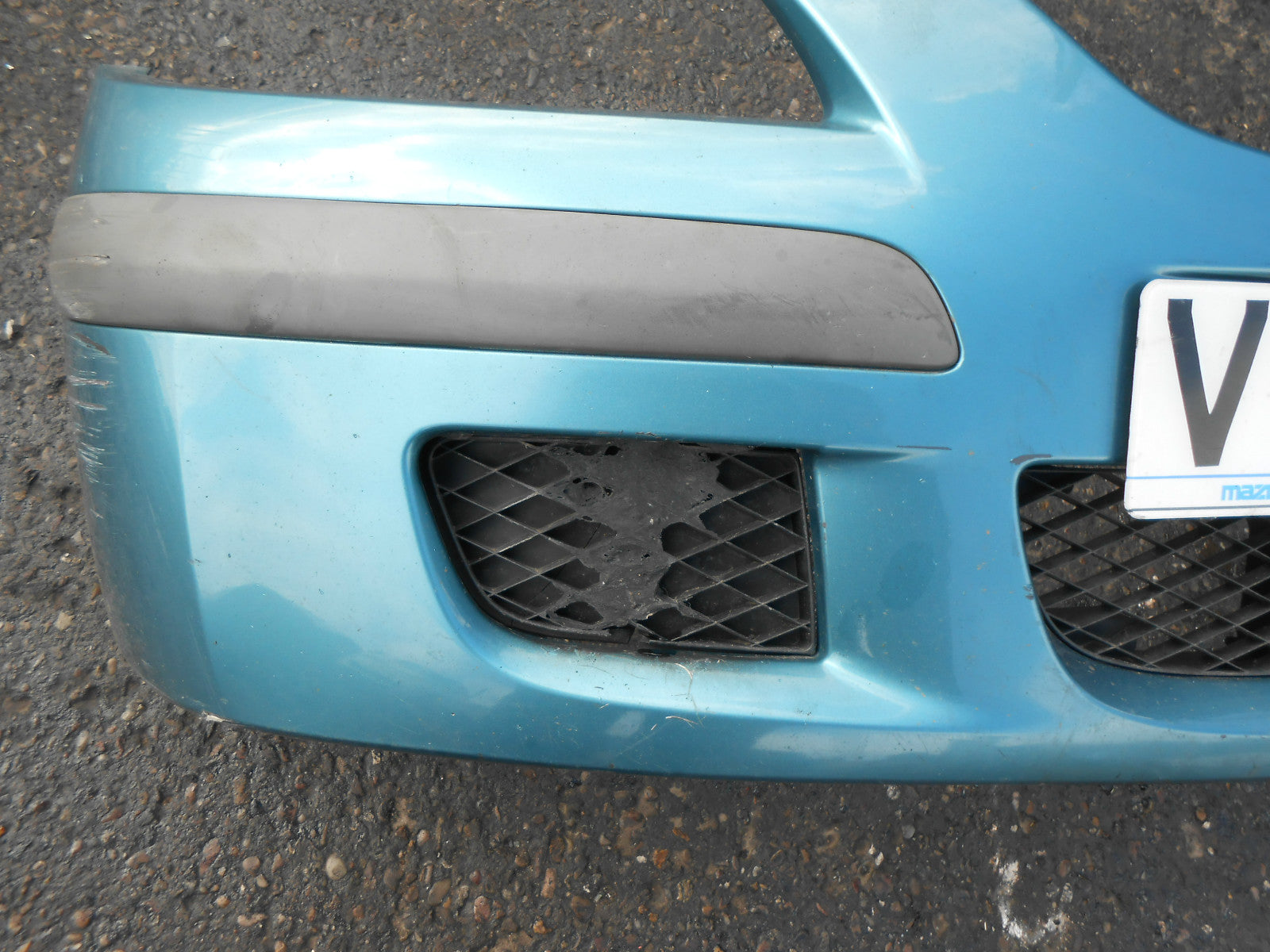 MAZDA PREMACY 1999 COMPLETE FRONT BUMPER GRILL GRILLS STRIP GREEN