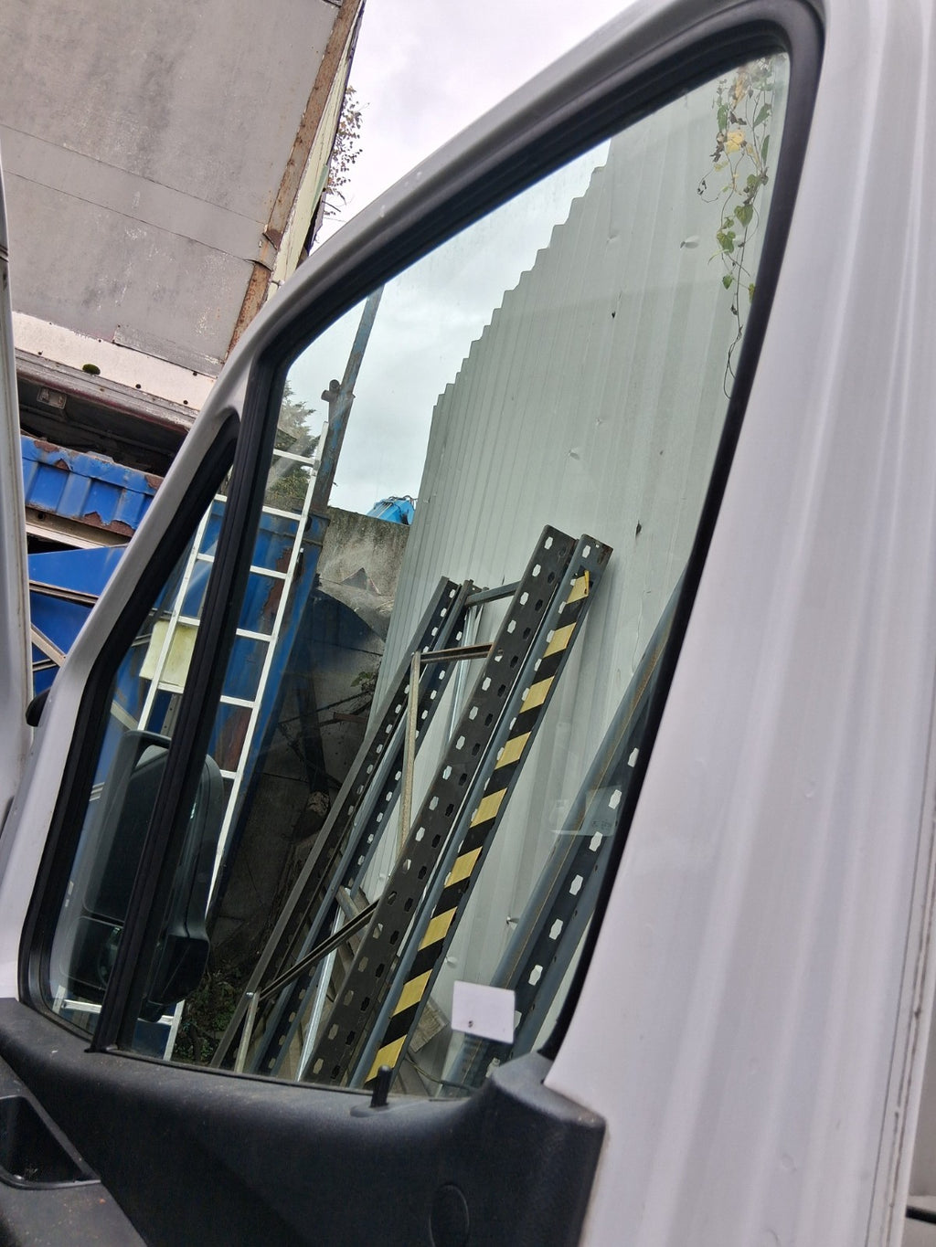 2018 MERCEDES BENZ SPRINTER W907 OSF DRIVER SIDE FRONT RIGHT WINDOW GLASS