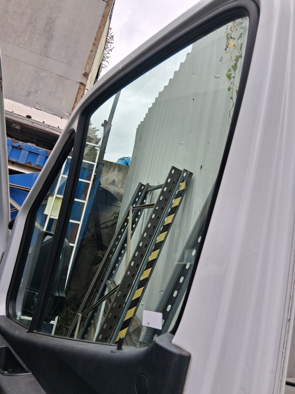 2018 MERCEDES BENZ SPRINTER W907 OSF DRIVER SIDE FRONT RIGHT WINDOW GLASS
