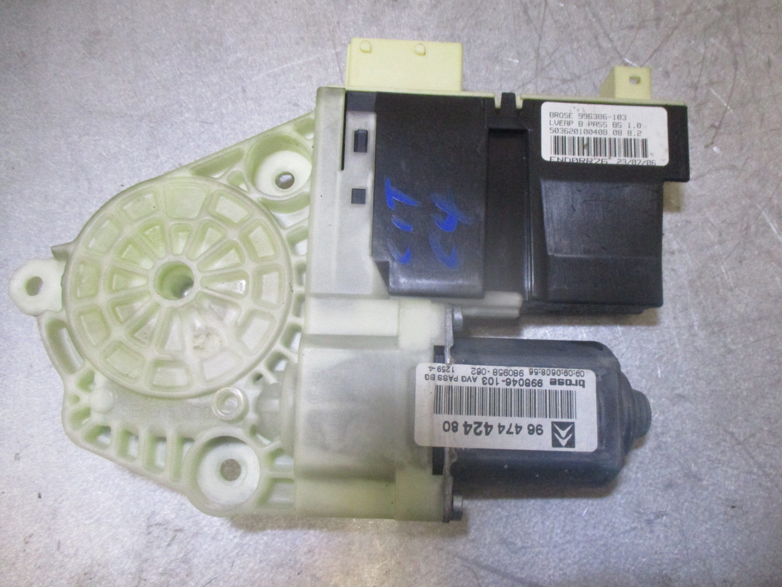 CITROEN C4 2006 NSF PASSENGER SIDE WINDOW MOTOR REGULATOR 9647442480