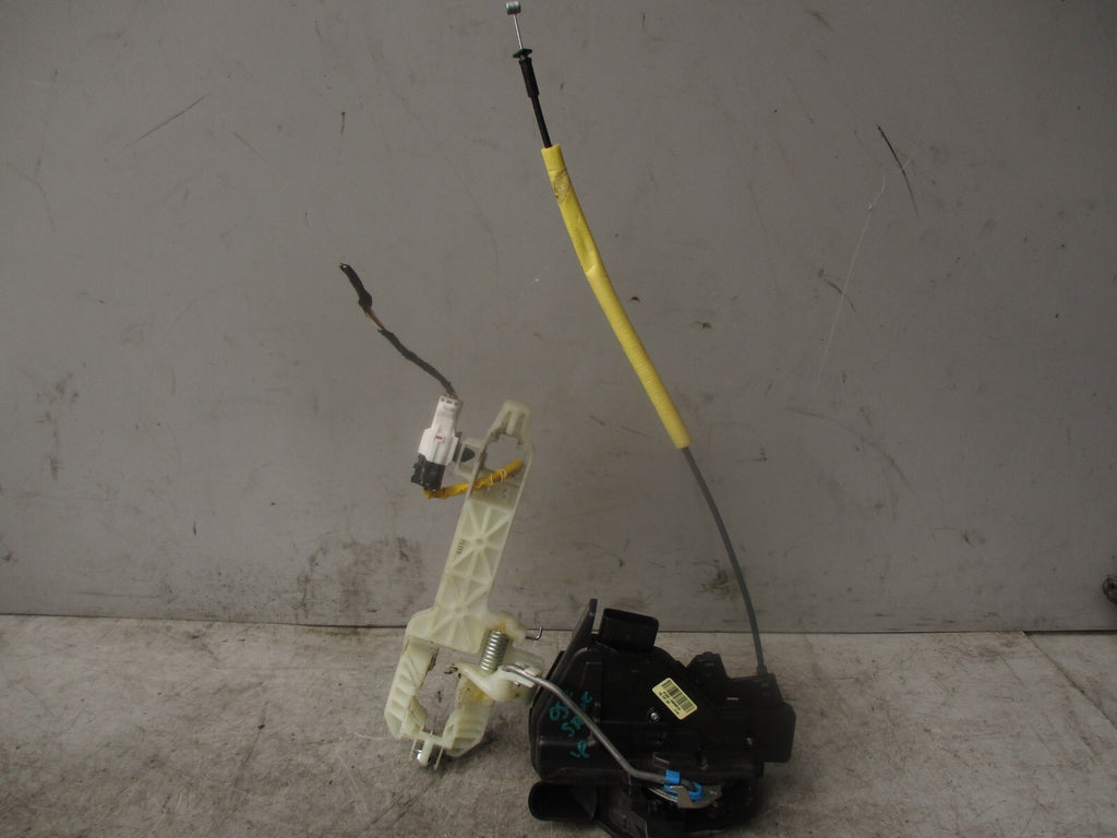 2018 KIA STONIC OSF DRIVER SIDE FRONT RIGHT DOOR LOCK MECHANISM 81320H8060