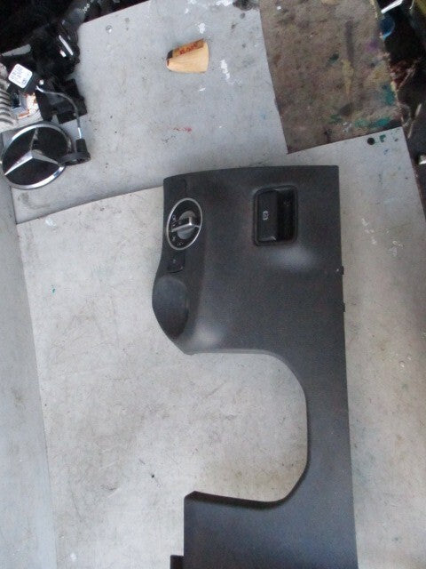 2018 MERCEDES A CLASS W176 HEADLIGHT & PARKING BRAKE SWITCH & TRIM A2469050451