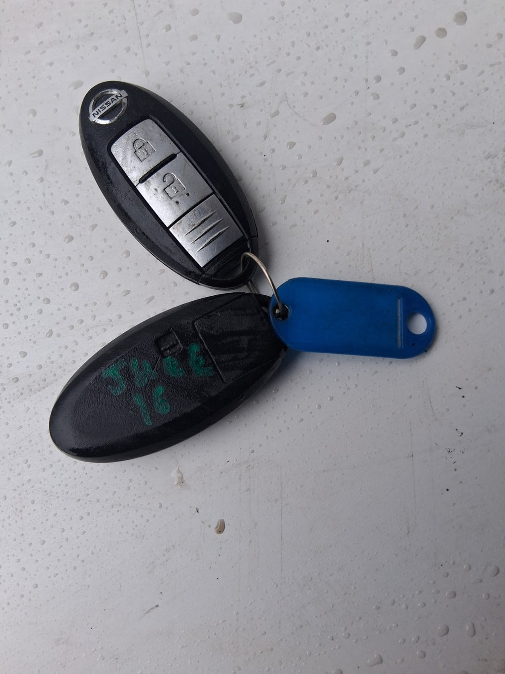 NISSAN 2016 JUKE F15  KEYLESS AND KEY FOB INTERTWINED