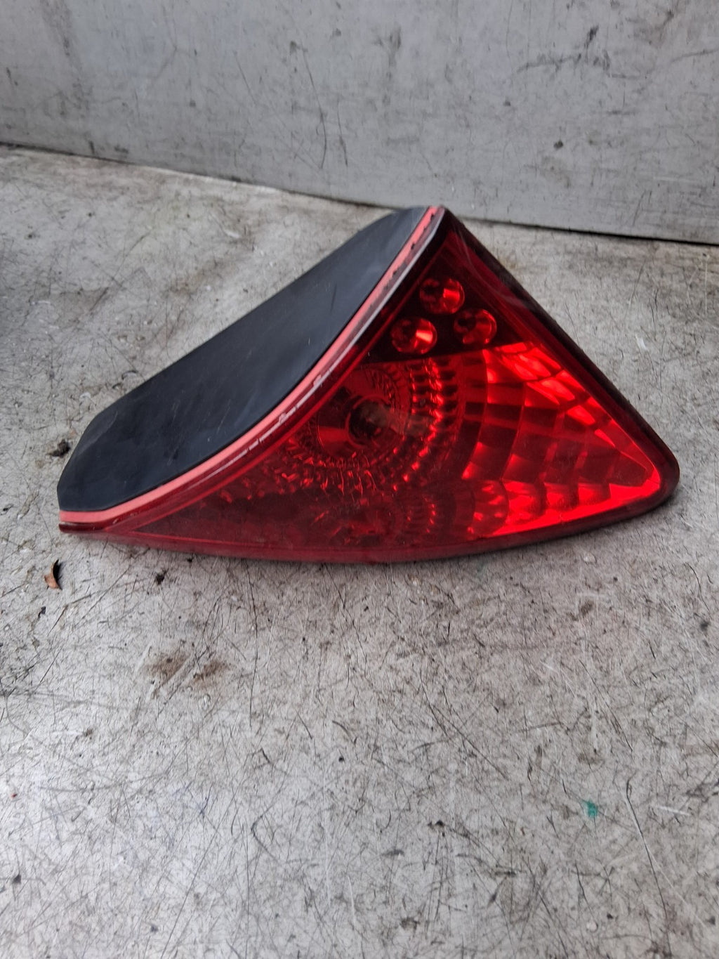 2012 PEUGEOT 3008 OSR DRIVER SIDE REAR TAIL GATE LIGHT 26038012