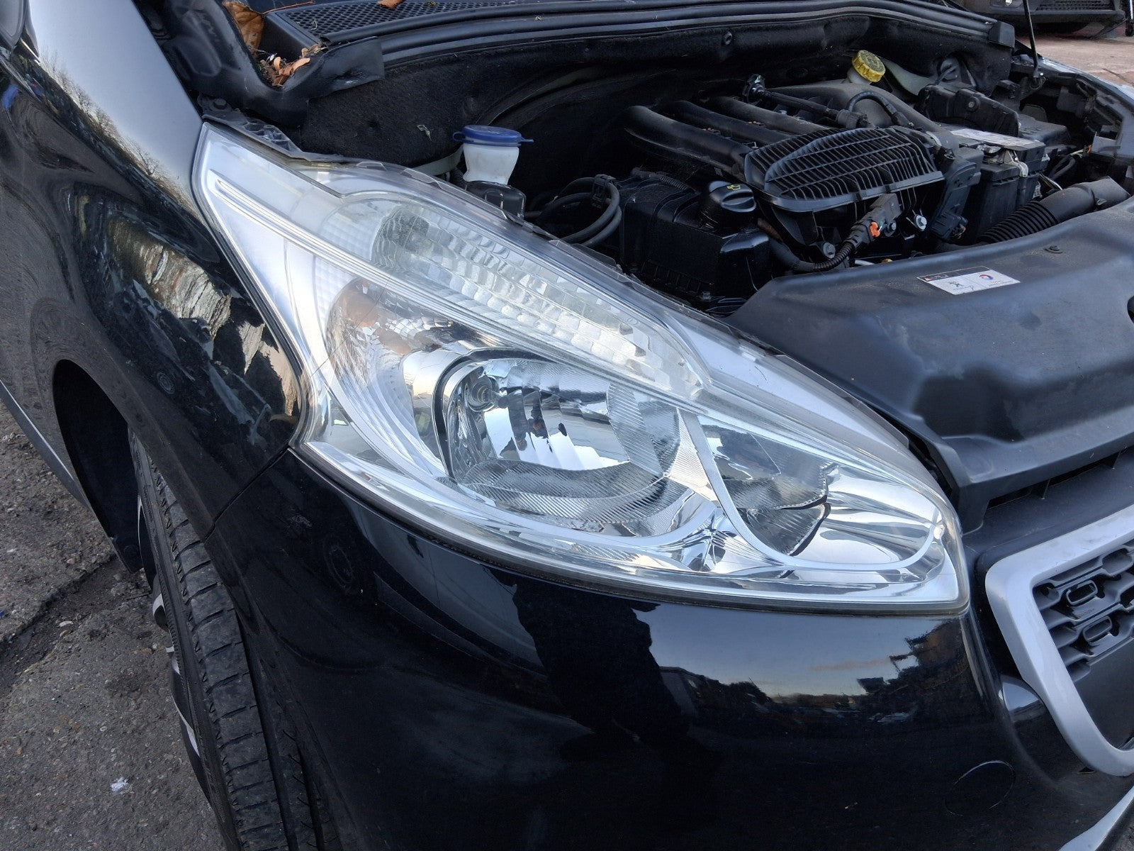 2014 PEUGEOT 208 OSF DRIVER SIDE FRONT RIGHT HEADLIGHT 9802221380